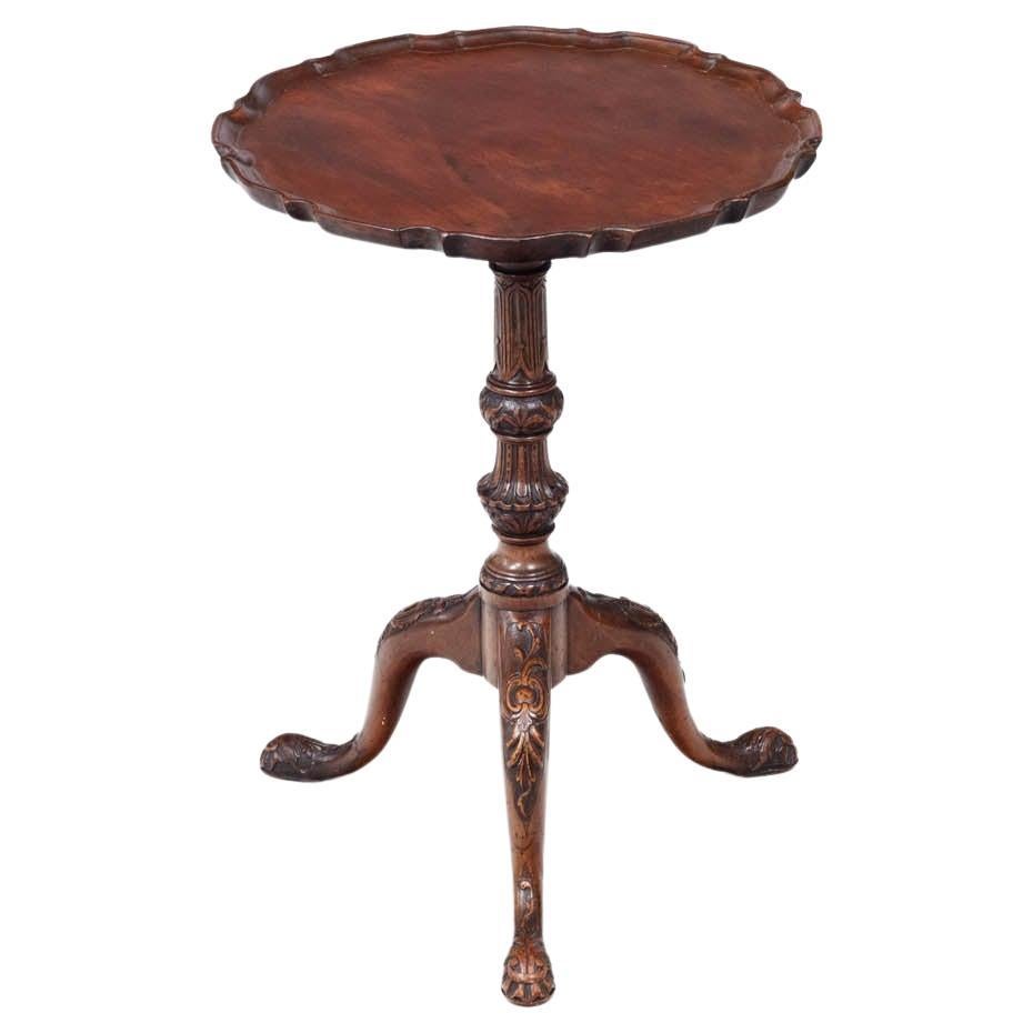 18th Century Georgian Occasional Table with Pie Crust Dish Top For Sale