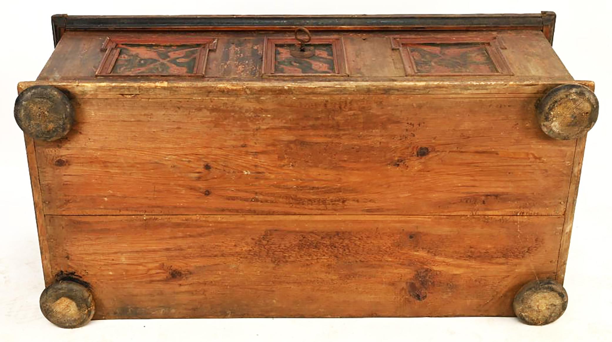 18th Century Georgian Paint Decorated and Marbleized Chest For Sale 3