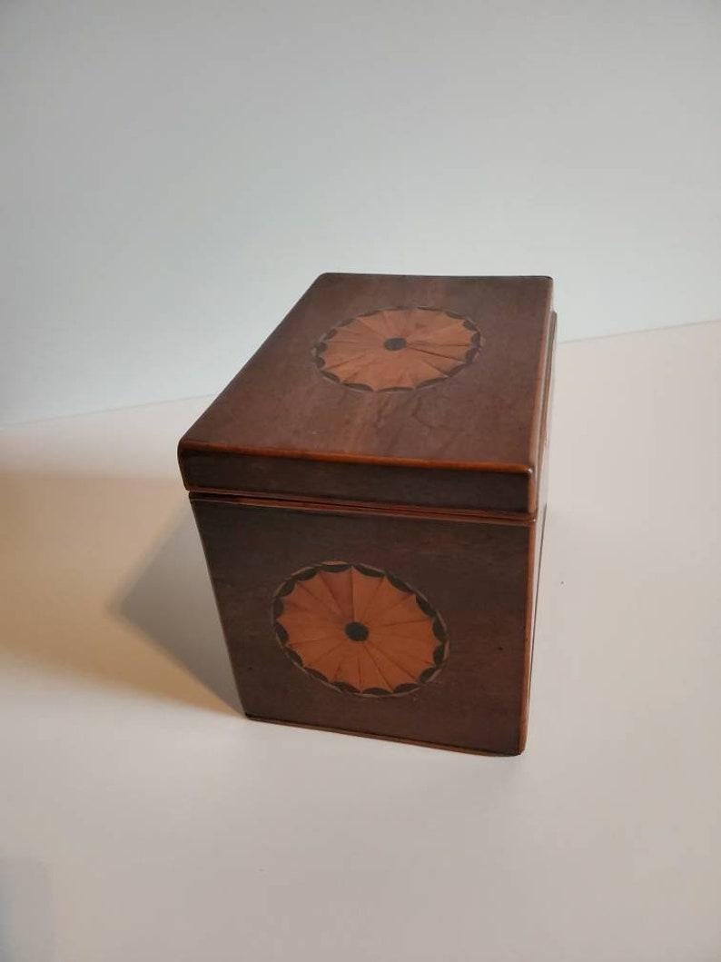 18th Century Georgian Period English Mahogany Inlaid Tea Caddy In Good Condition For Sale In Forney, TX