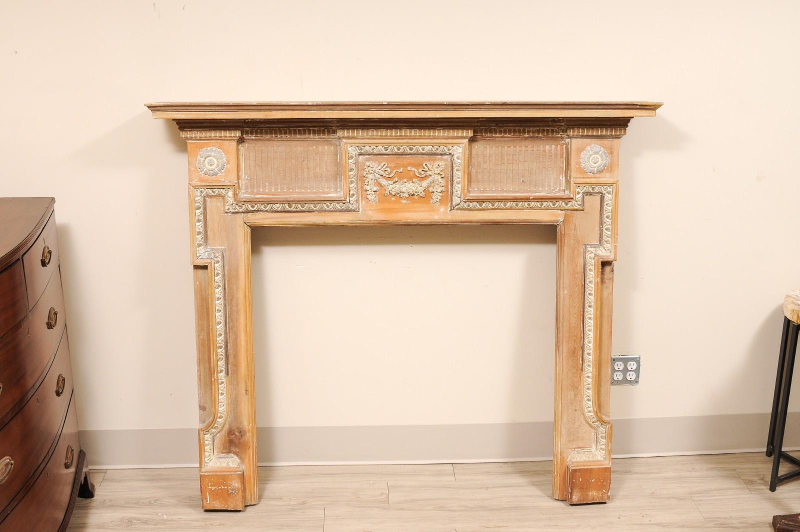 Precioso manto de chimenea de pino decapado de la época georgiana del siglo XVIII 


El hogar mide 38