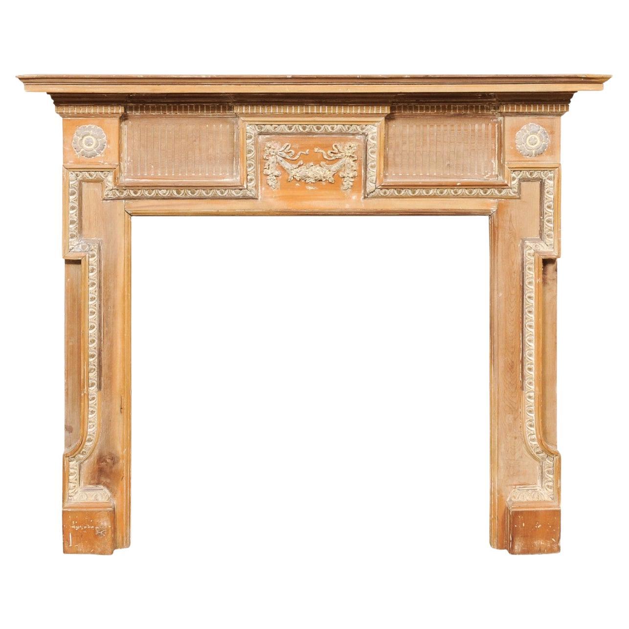 Cheminée en pin et gesso de style géorgien du XVIIIe siècle