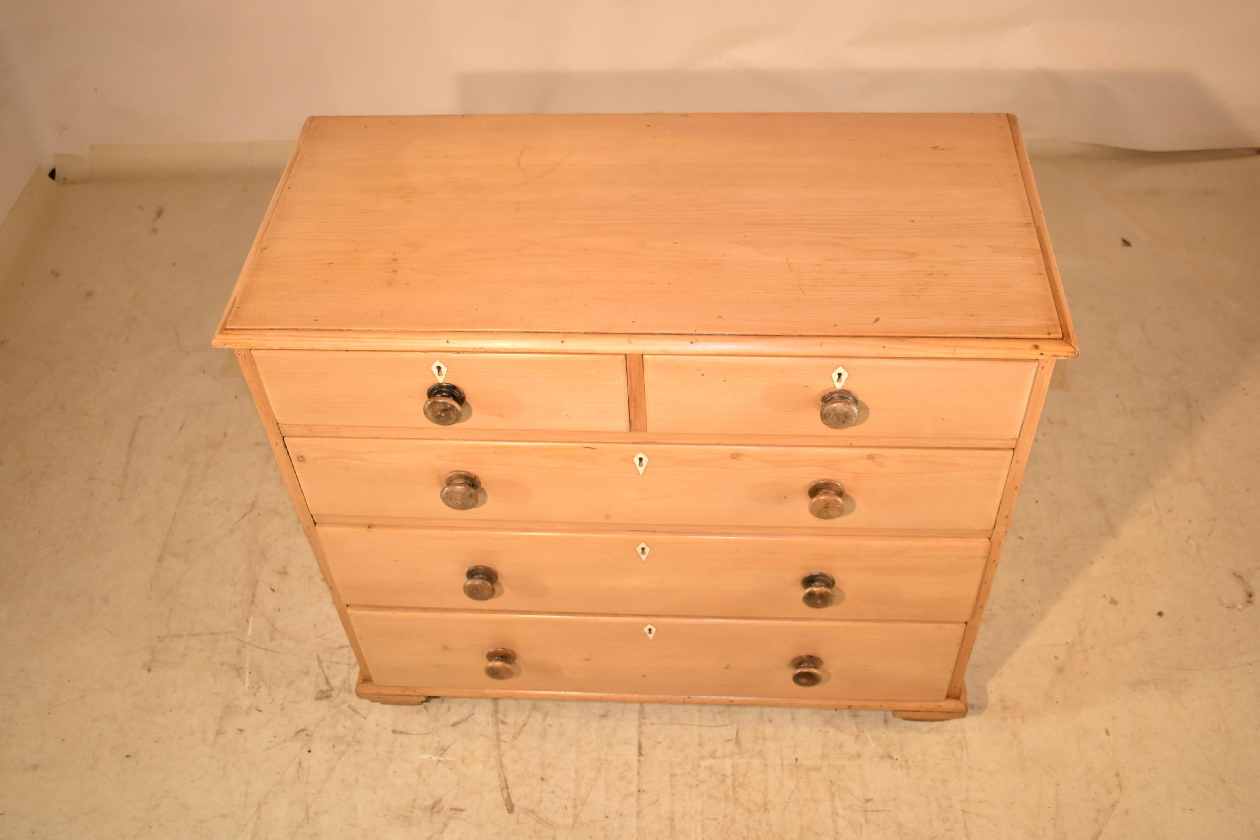 18th Century Georgian Pine Chest of Drawers For Sale 3