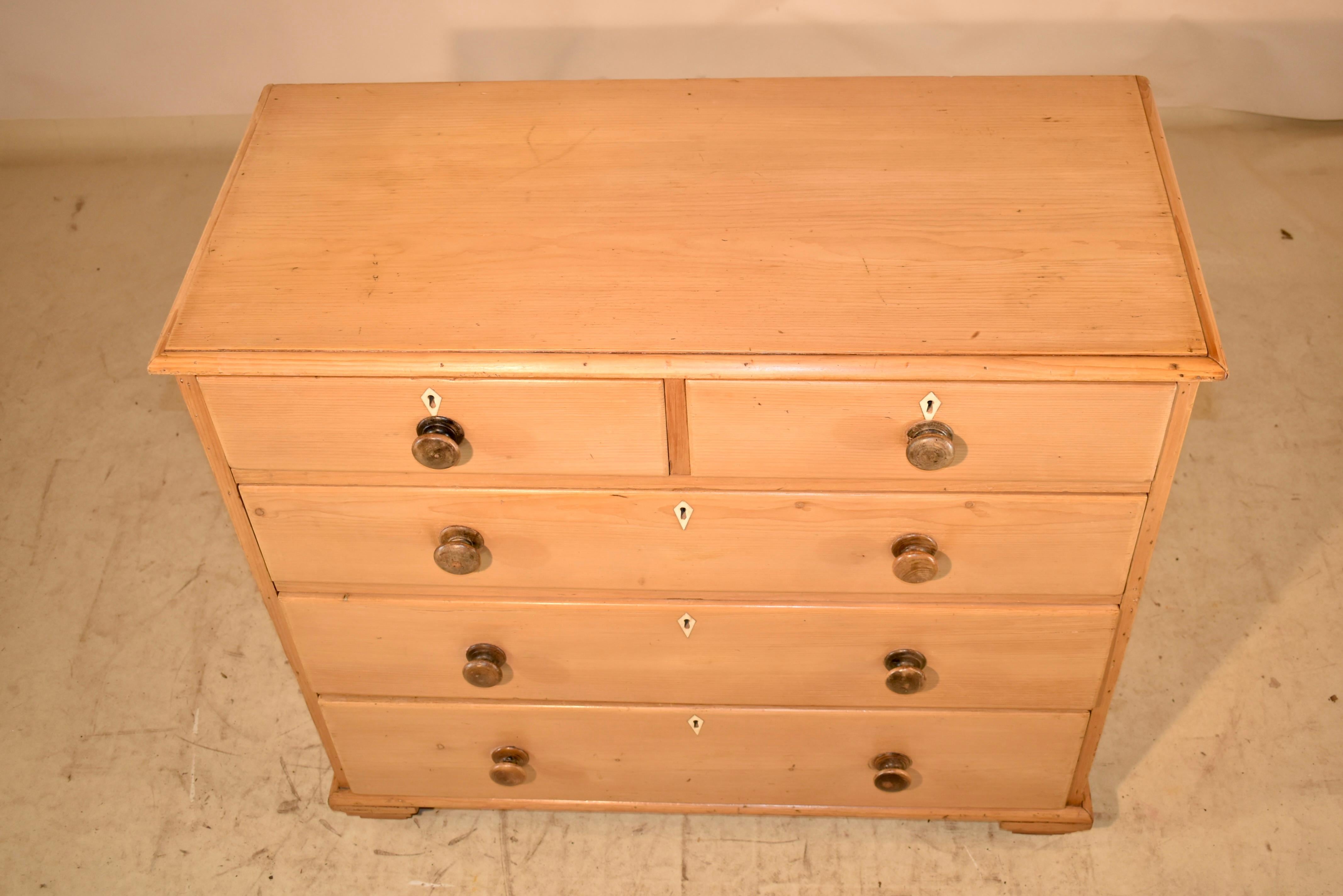 18th Century Georgian Pine Chest of Drawers For Sale 4