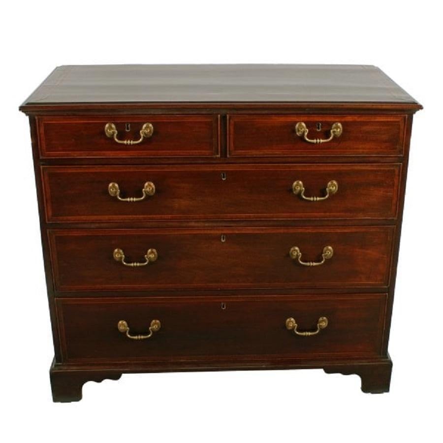 18th century Georgian mahogany chest of drawers with an unusual Snake wood cross banding to the top and the drawer fronts.

The chest top has a broad thumb moulded edge and boxwood line inlay flanking the cross banding.

The chest has two short
