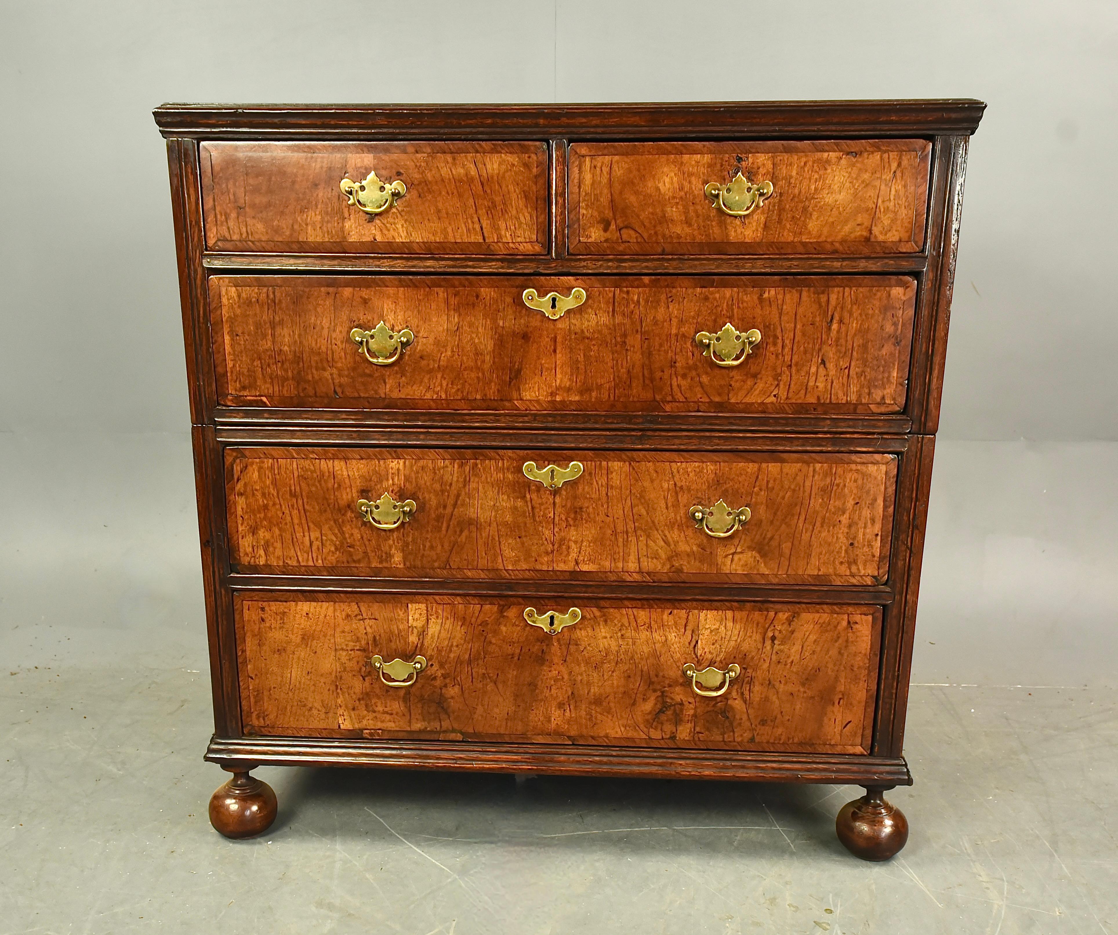 Fine early 18th century George 1st walnut chest of drawers circa 1720 .
The chest has five oak lined drawers that all have hand dovetail joints and are solid in joint .
The chest comes in two sections which is typical of the period ,It has brass