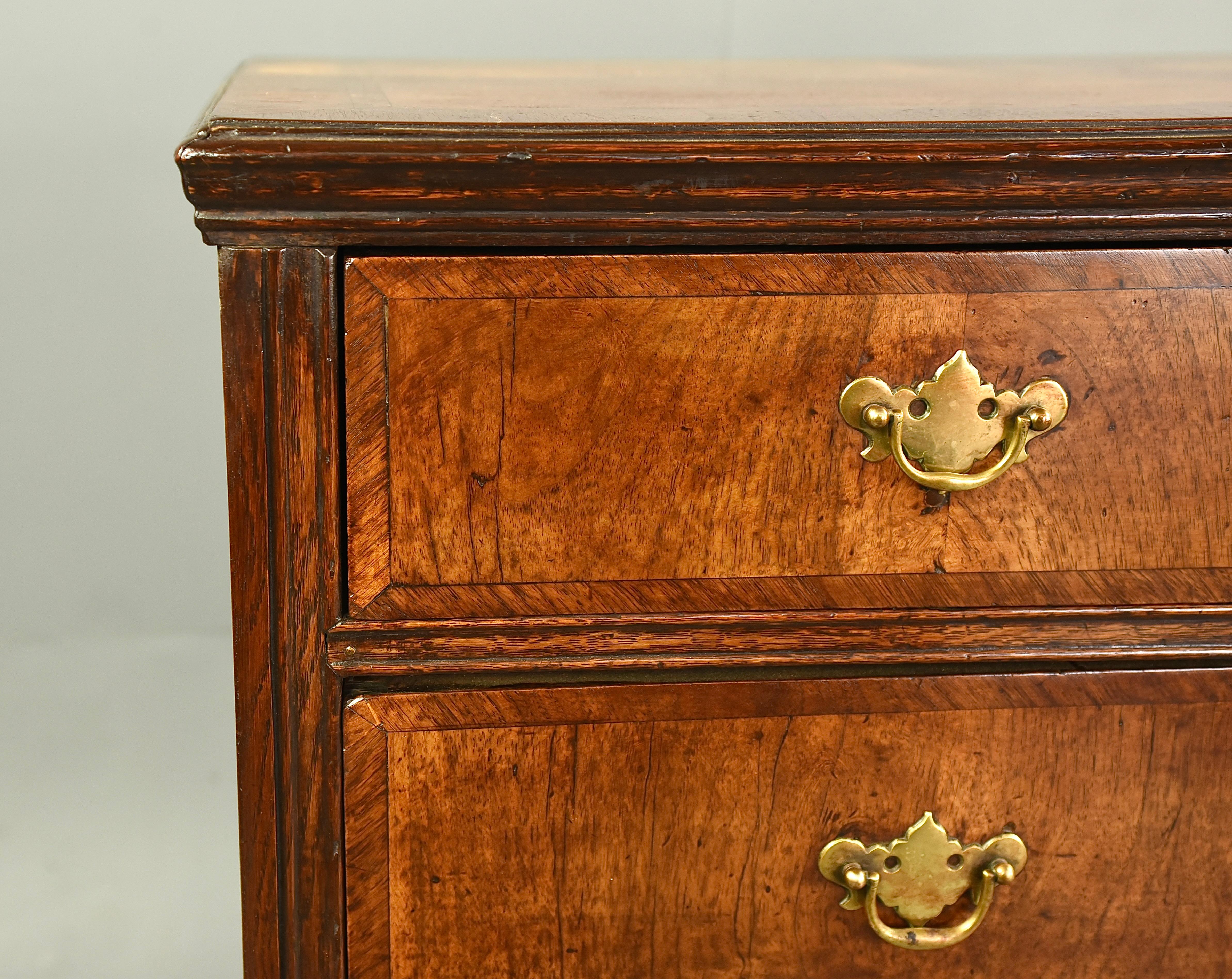 Walnut 18th century Georgian walnut commode chest of drawers 