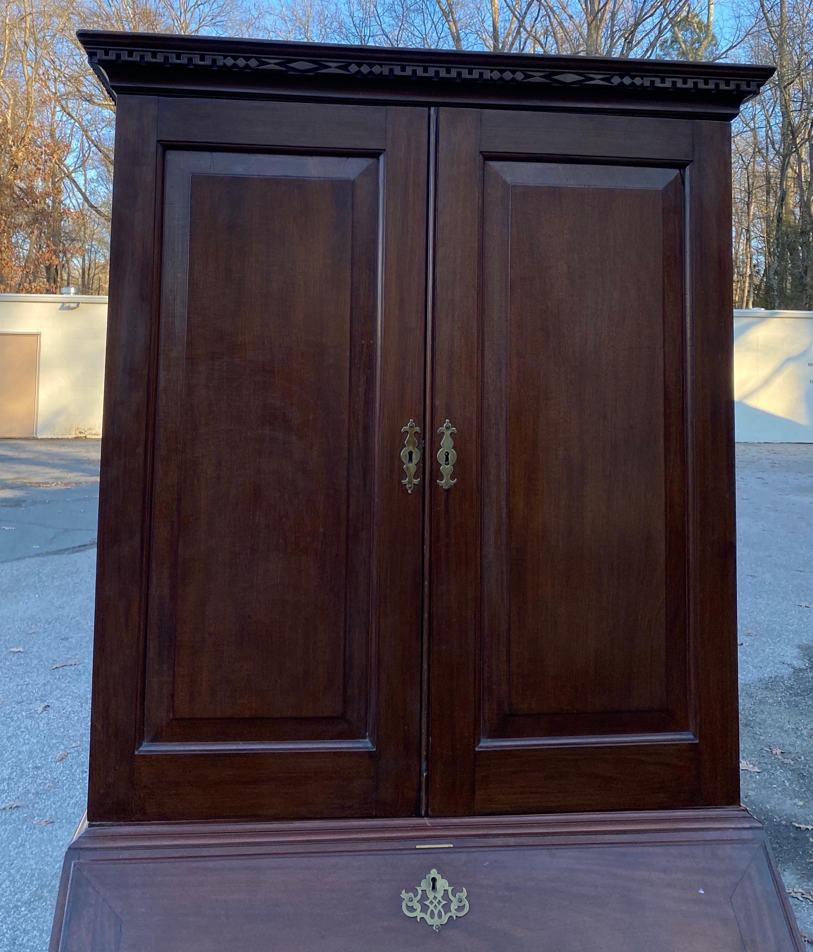 18th Century Georgian Walnut Secretary Bookcase In Good Condition For Sale In Charleston, SC