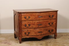 18th Century Georgian  Walnut Serpentine Chest of Drawers Commode