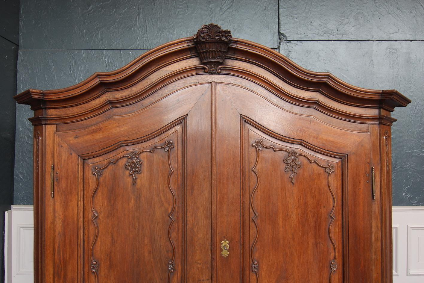18th Century German Baroque Armoire Made of Oak For Sale 5