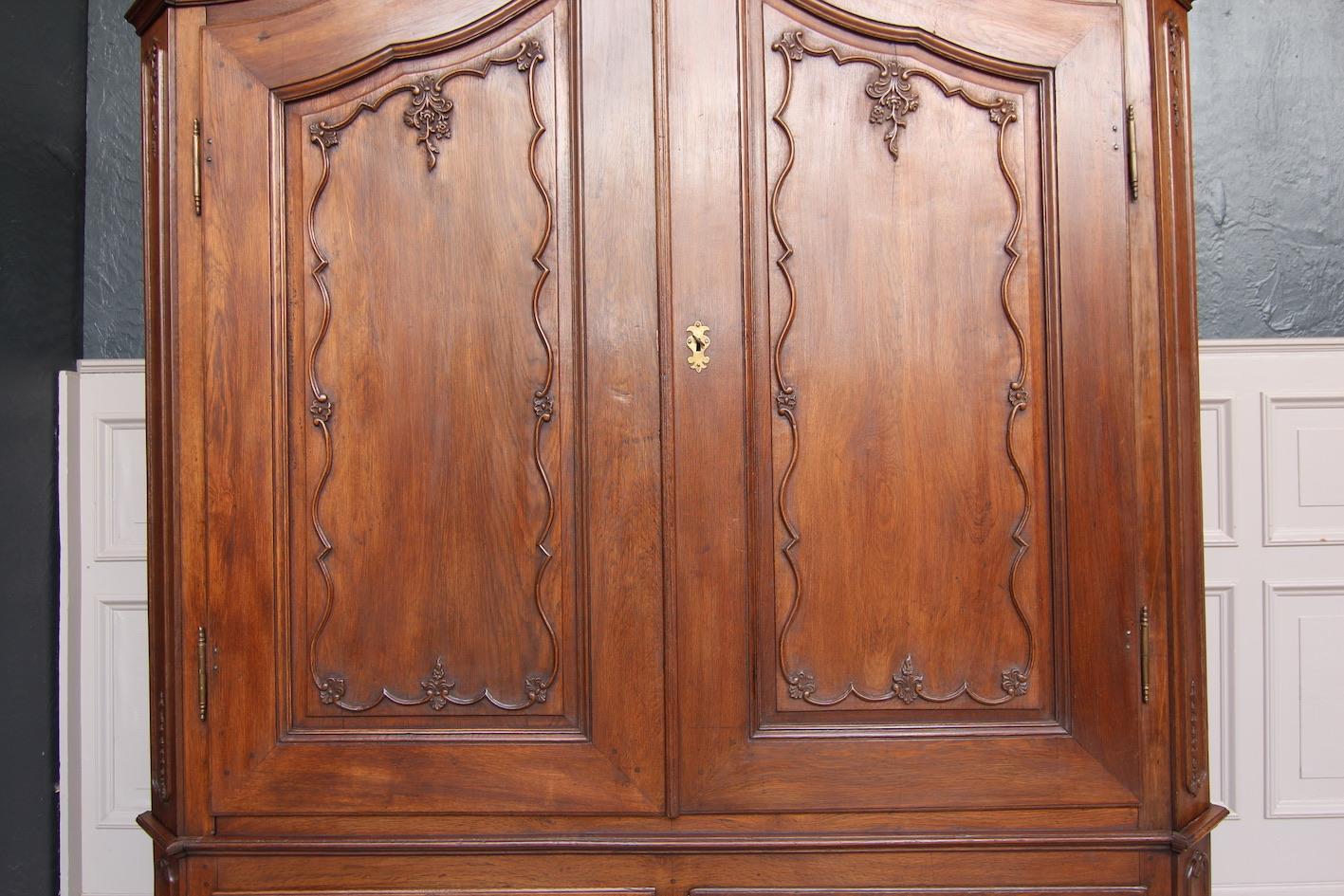 18th Century German Baroque Armoire Made of Oak For Sale 6