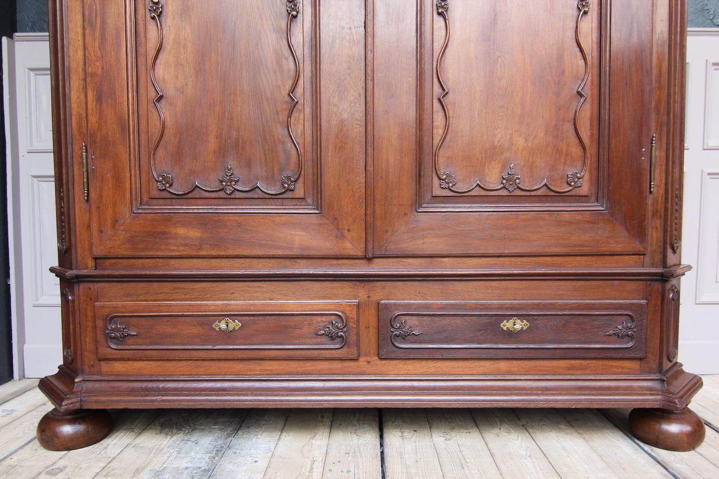 18th Century German Baroque Armoire Made of Oak For Sale 7
