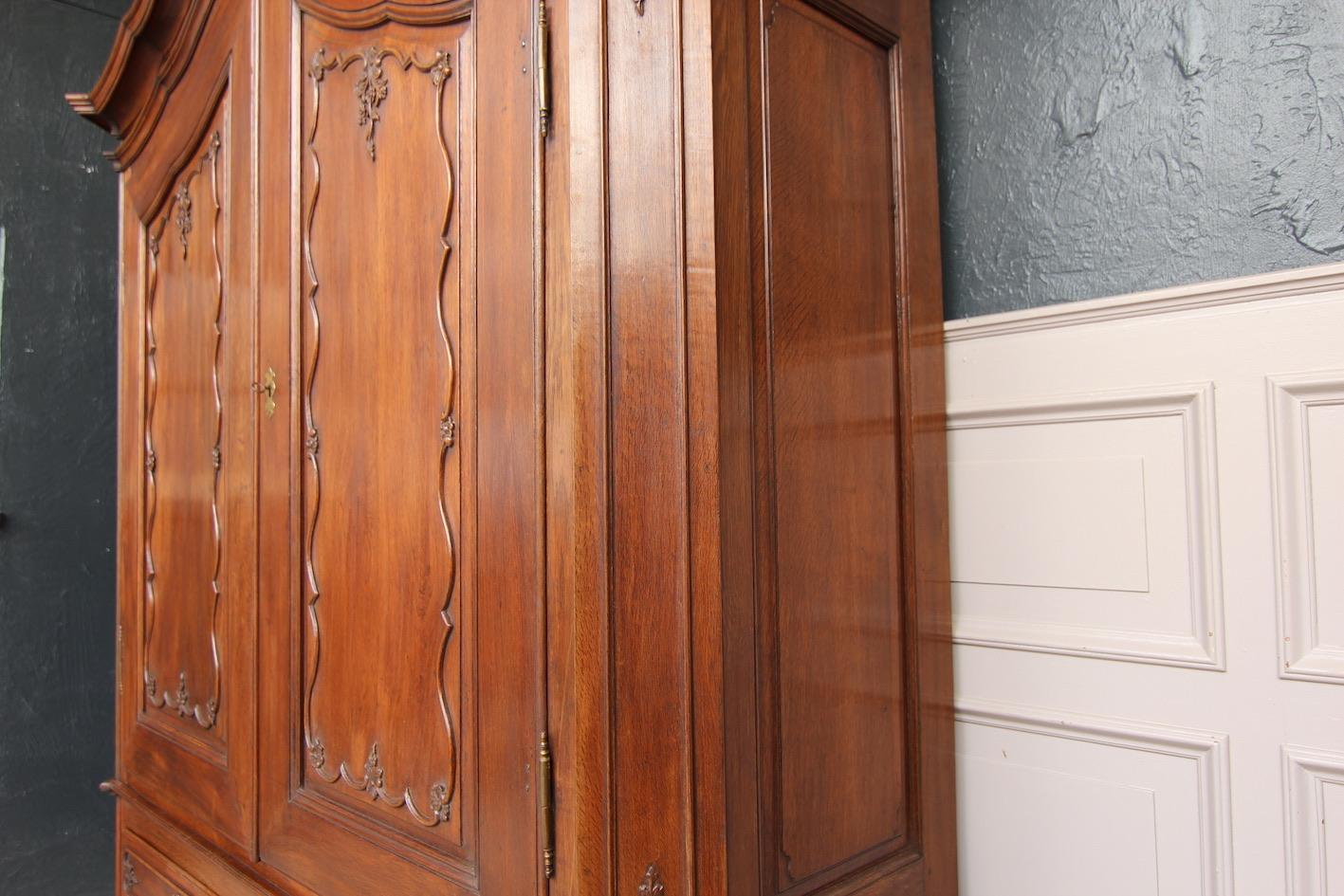 18th Century German Baroque Armoire Made of Oak In Good Condition For Sale In Dusseldorf, DE