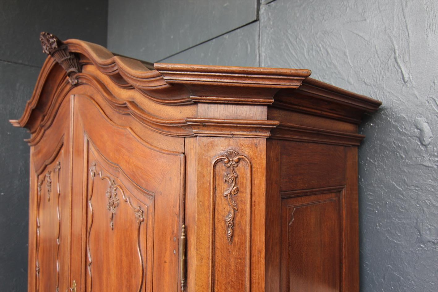 18th Century and Earlier 18th Century German Baroque Armoire Made of Oak For Sale