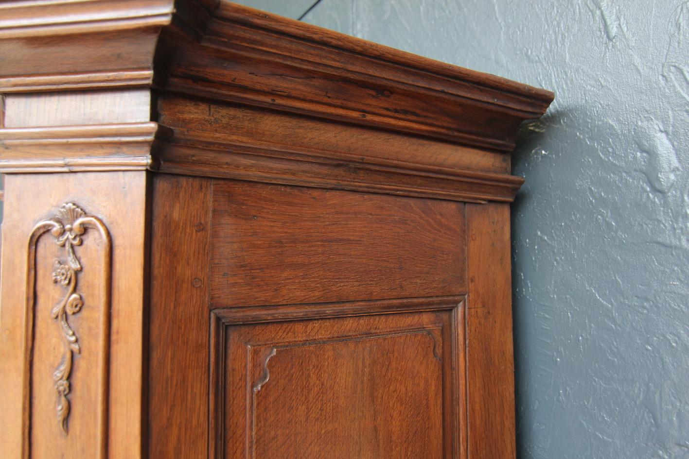 18th Century German Baroque Armoire Made of Oak For Sale 1