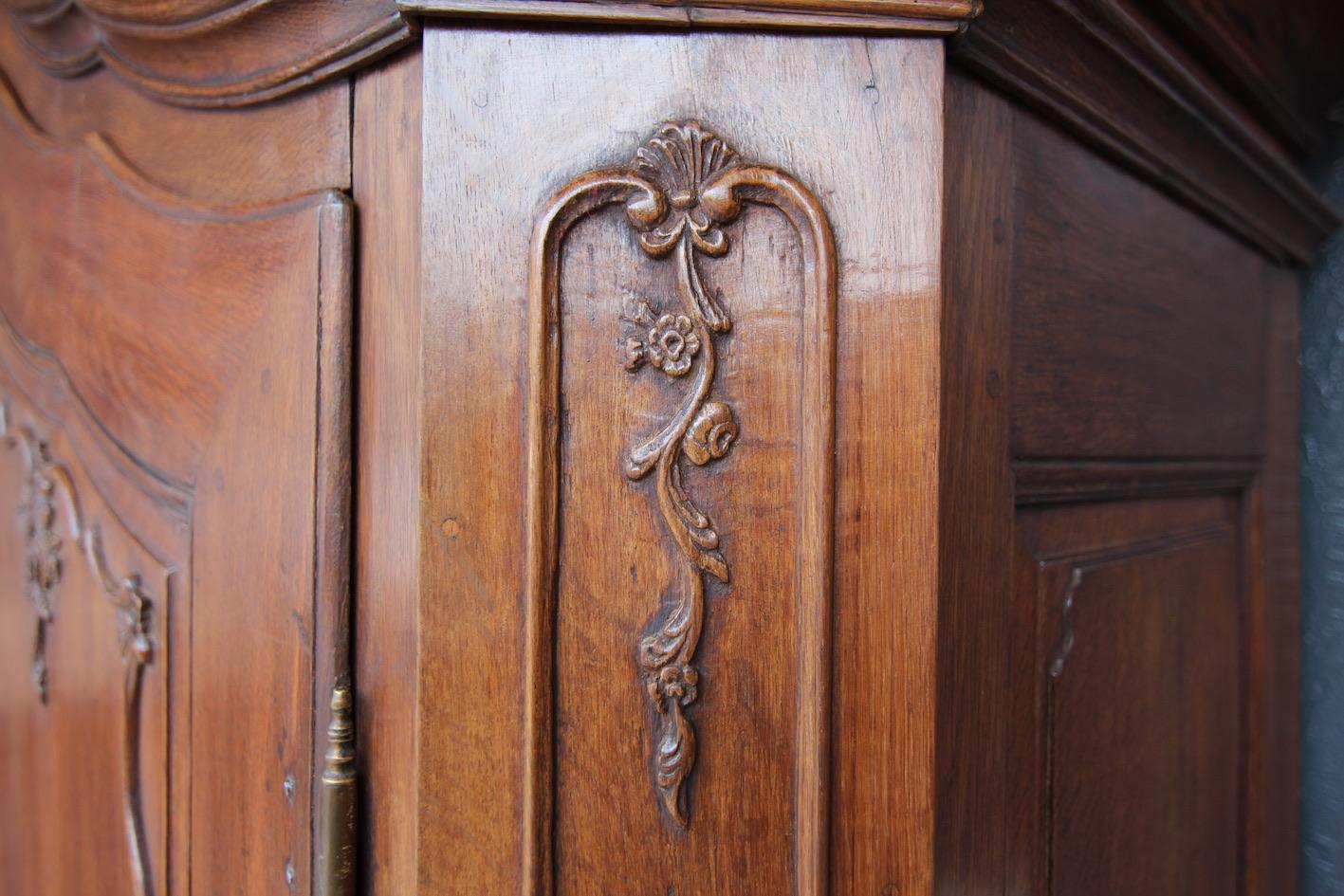 18th Century German Baroque Armoire Made of Oak For Sale 2
