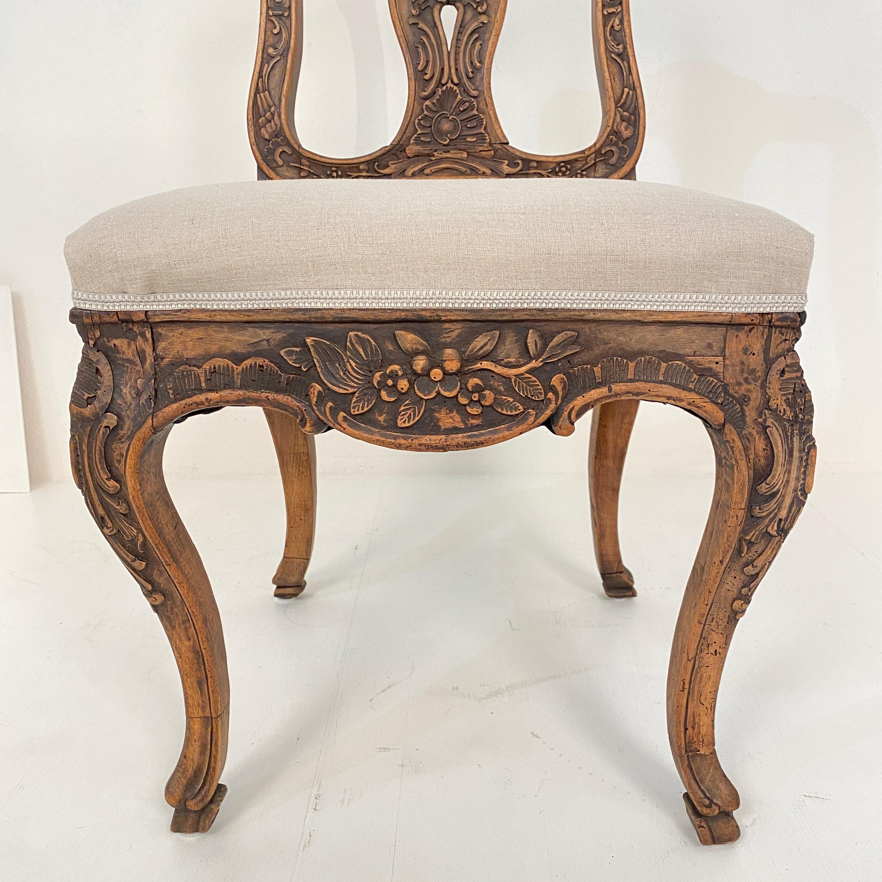 18th Century German Baroque Chair in Carved Walnut, circa 1740 For Sale 4