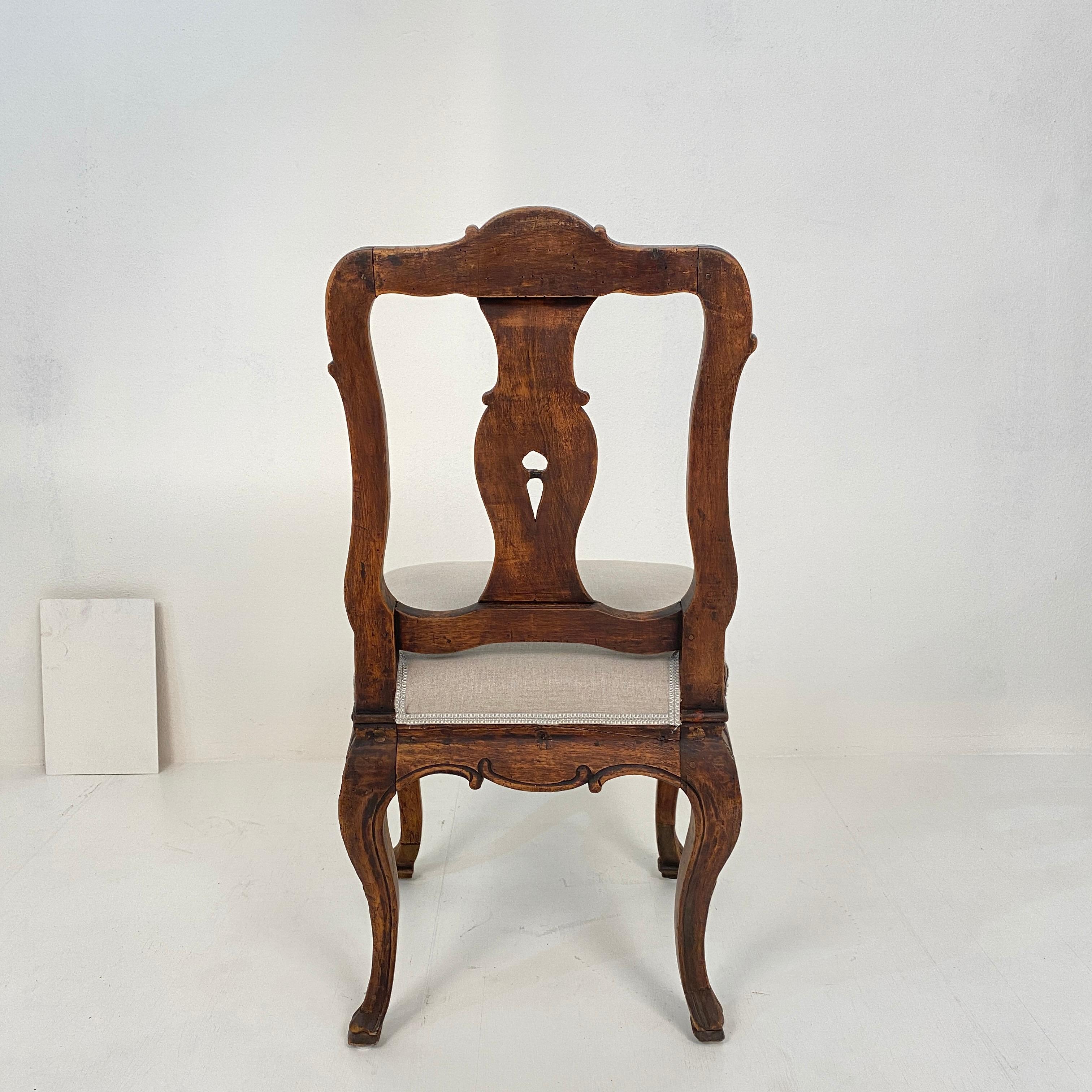 18th Century German Baroque Chair in Carved Walnut, circa 1740 For Sale 3