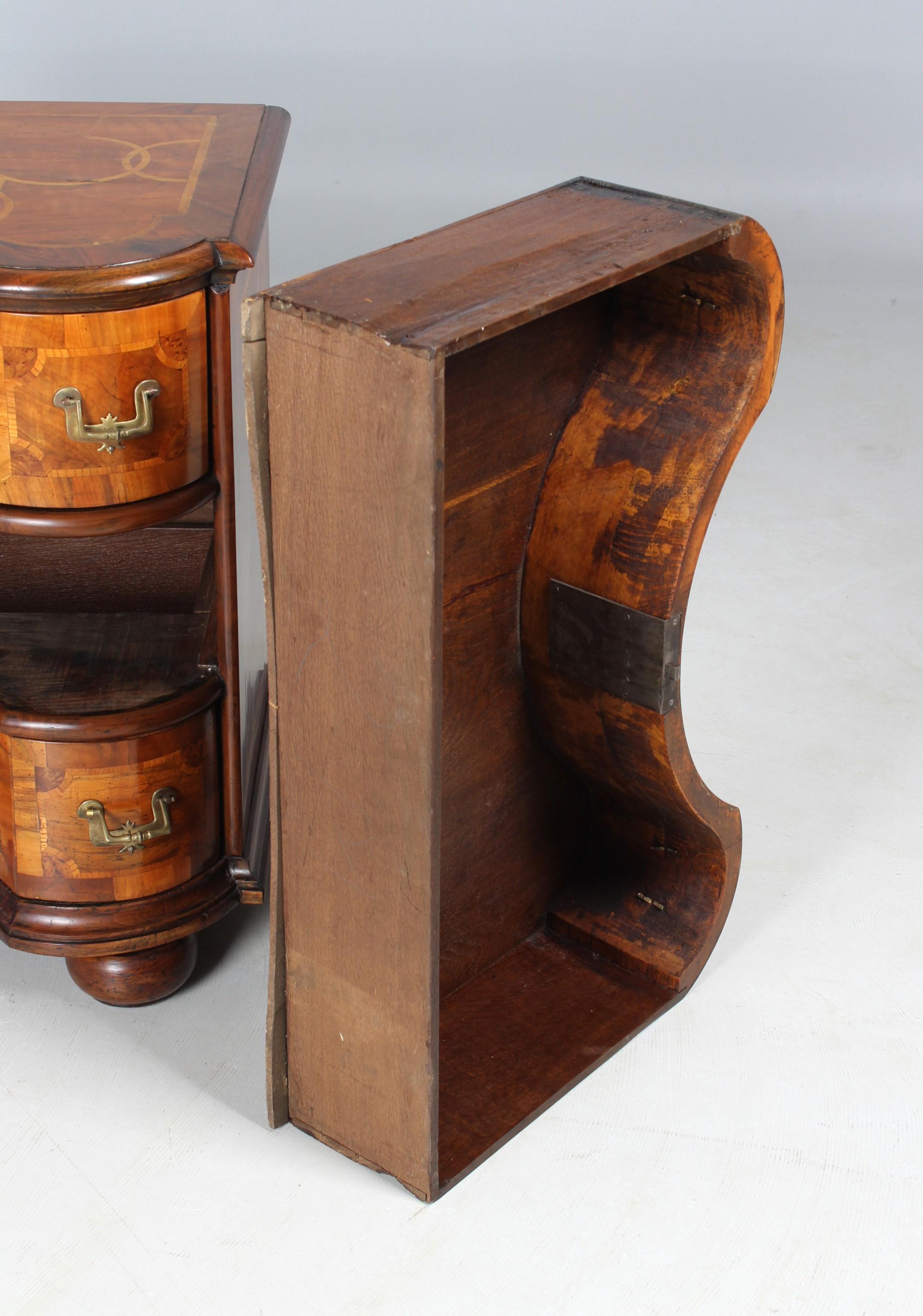 18th Century German Baroque Chest of Drawer, Commode Louis XV, Walnut, Marquetry For Sale 7