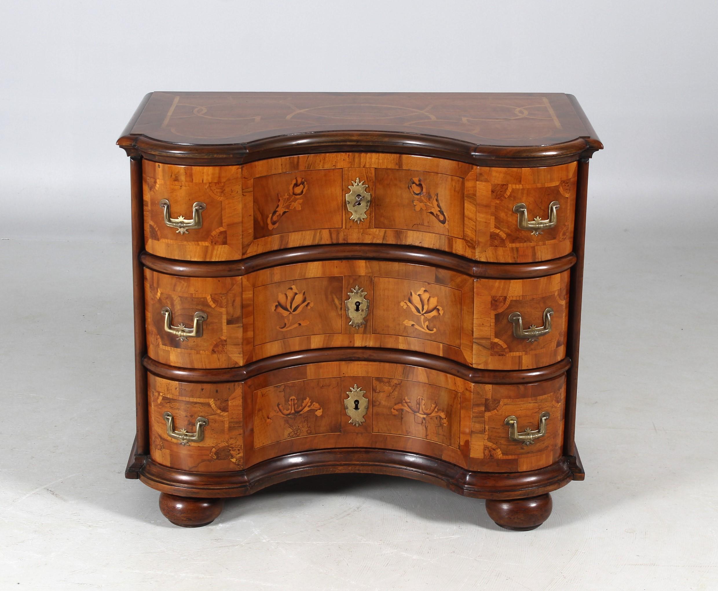 Small antique baroque chest of drawers

Palatinate
Walnut
Louis XV 18th century and later

Dimensions: H x W x D: 79 x 95 x 55 cm

Description:
A three-leaf piece of furniture of unusually small dimensions standing on round squeeze