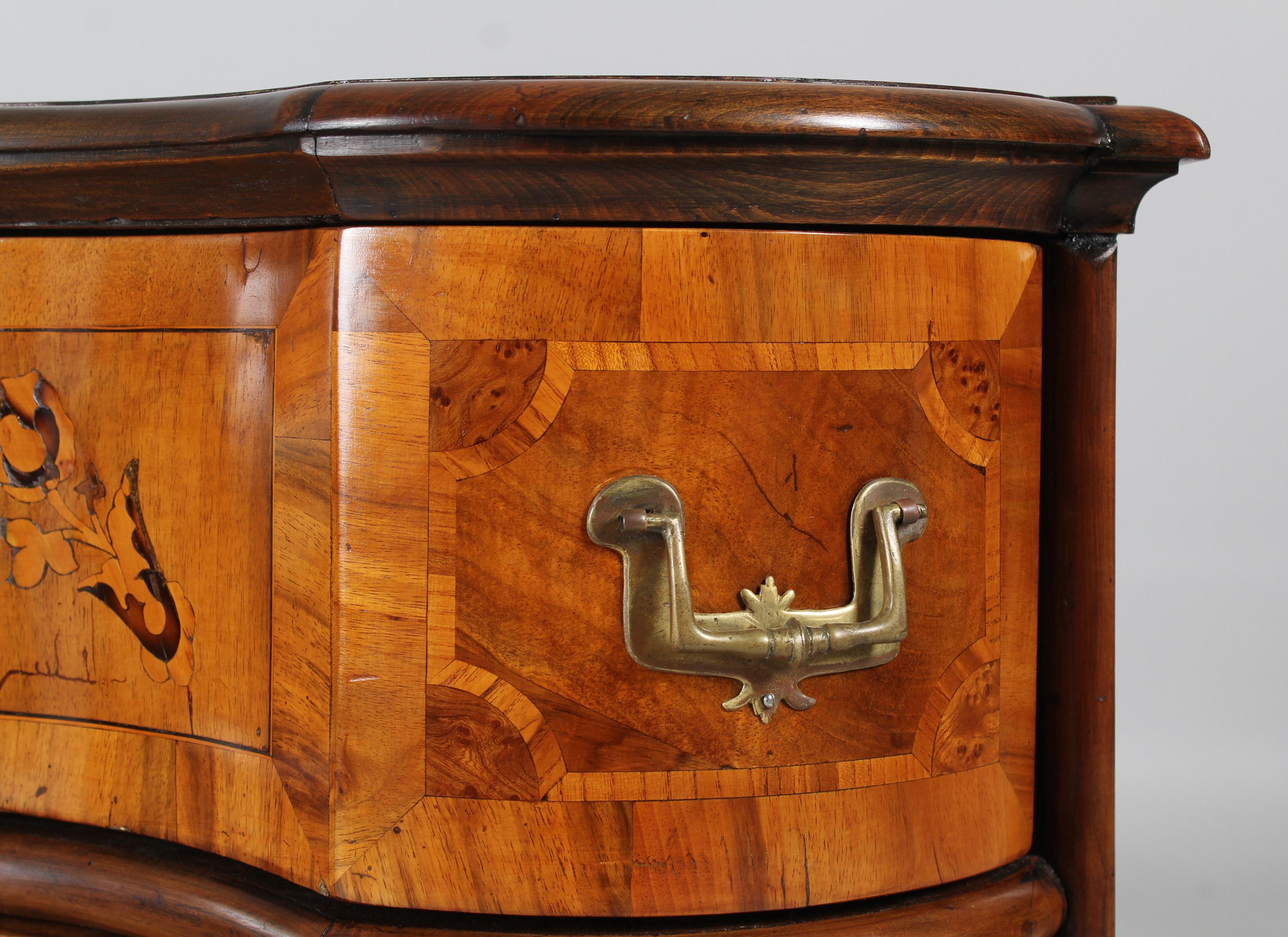 18th Century German Baroque Chest of Drawer, Commode Louis XV, Walnut, Marquetry For Sale 2