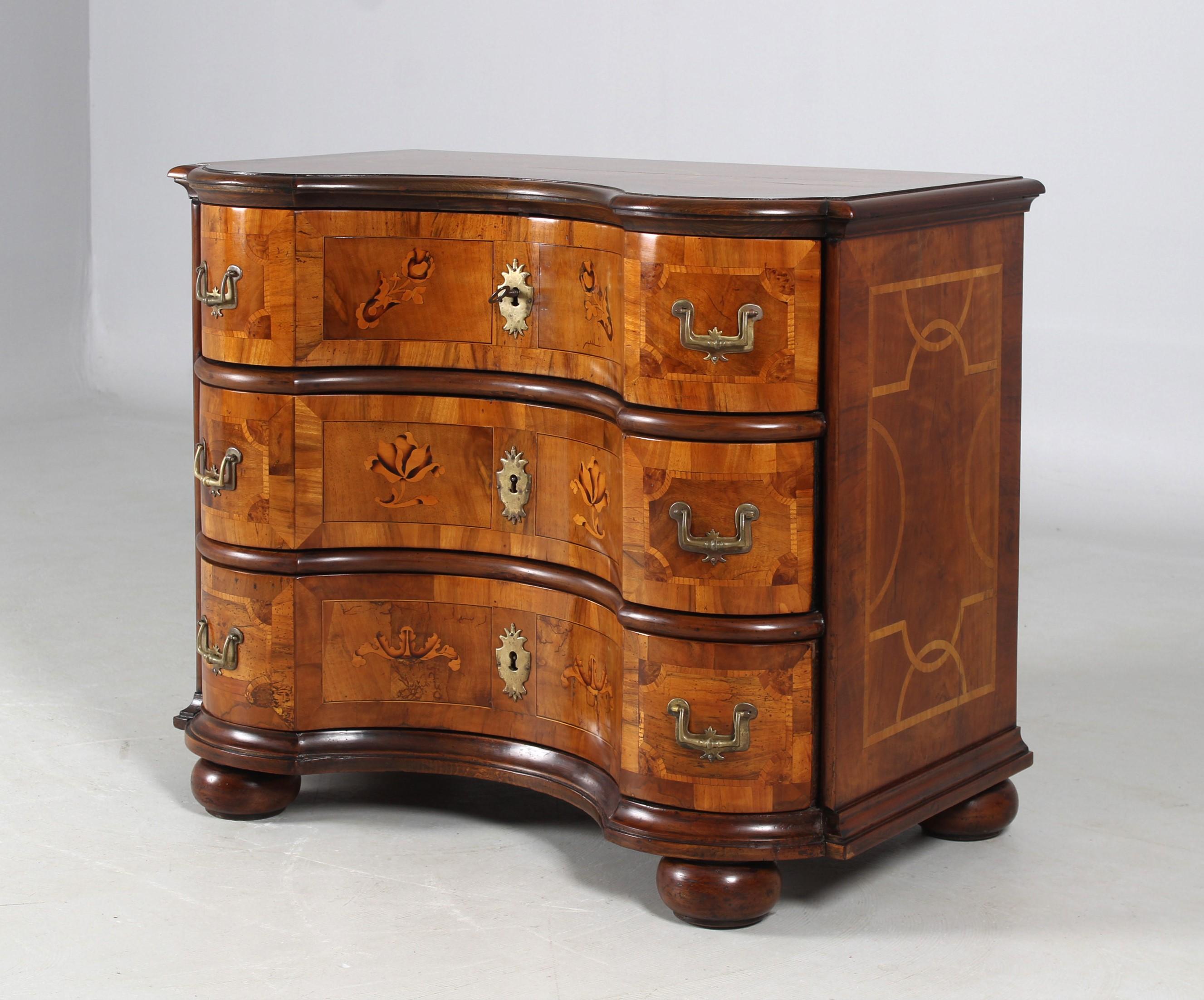 18th Century German Baroque Chest of Drawer, Commode Louis XV, Walnut, Marquetry For Sale 3
