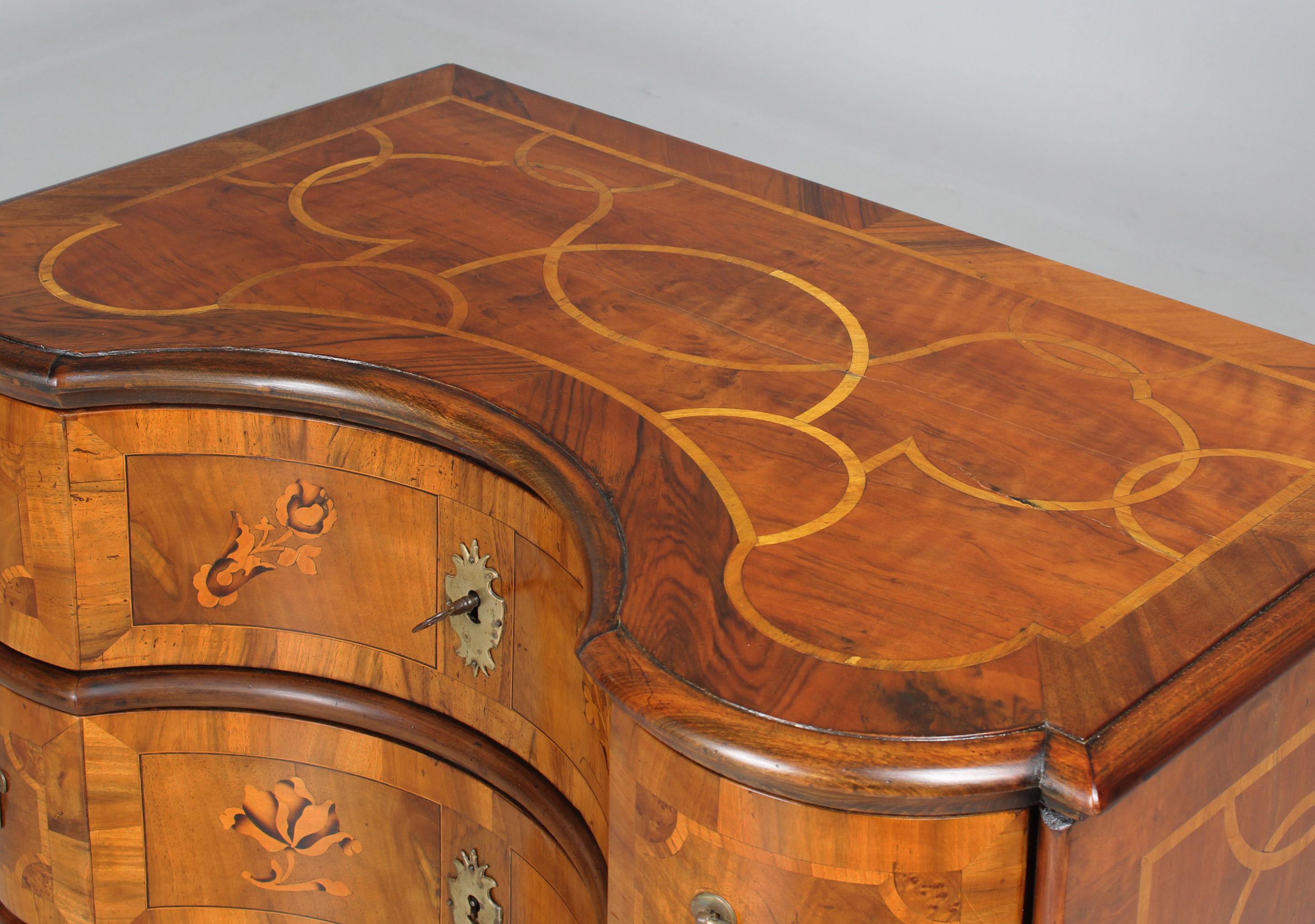 18th Century German Baroque Chest of Drawer, Commode Louis XV, Walnut, Marquetry For Sale 4