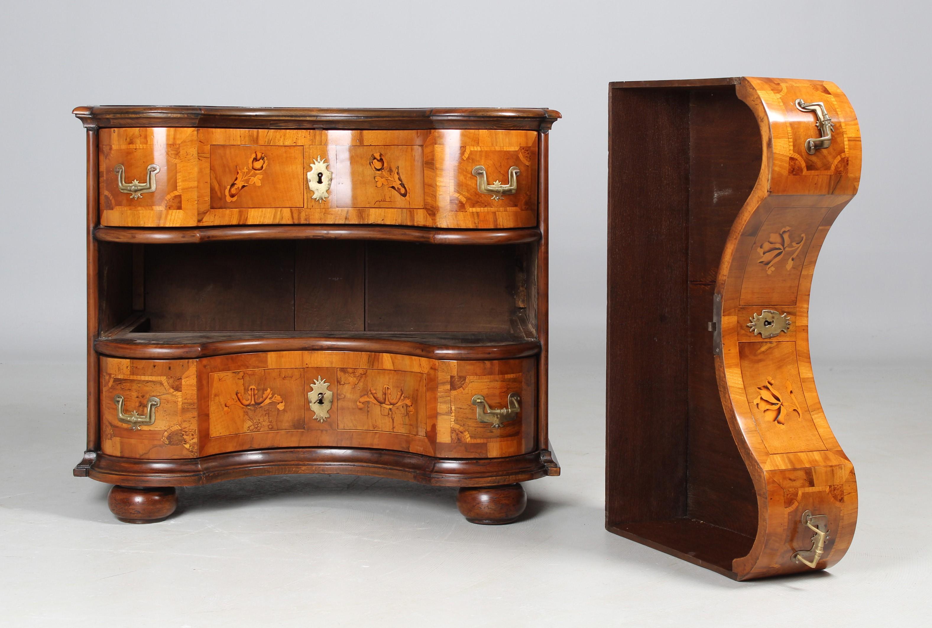 18th Century German Baroque Chest of Drawer, Commode Louis XV, Walnut, Marquetry For Sale 6