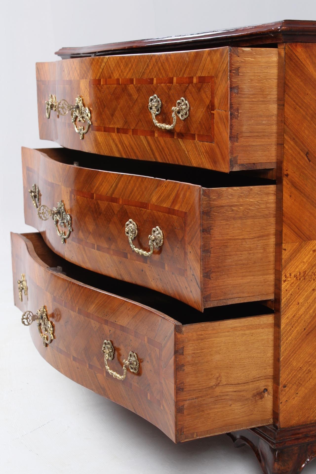 18th Century German Baroque Chest of Drawers, Commode, Walnut, circa 1760-1770 7