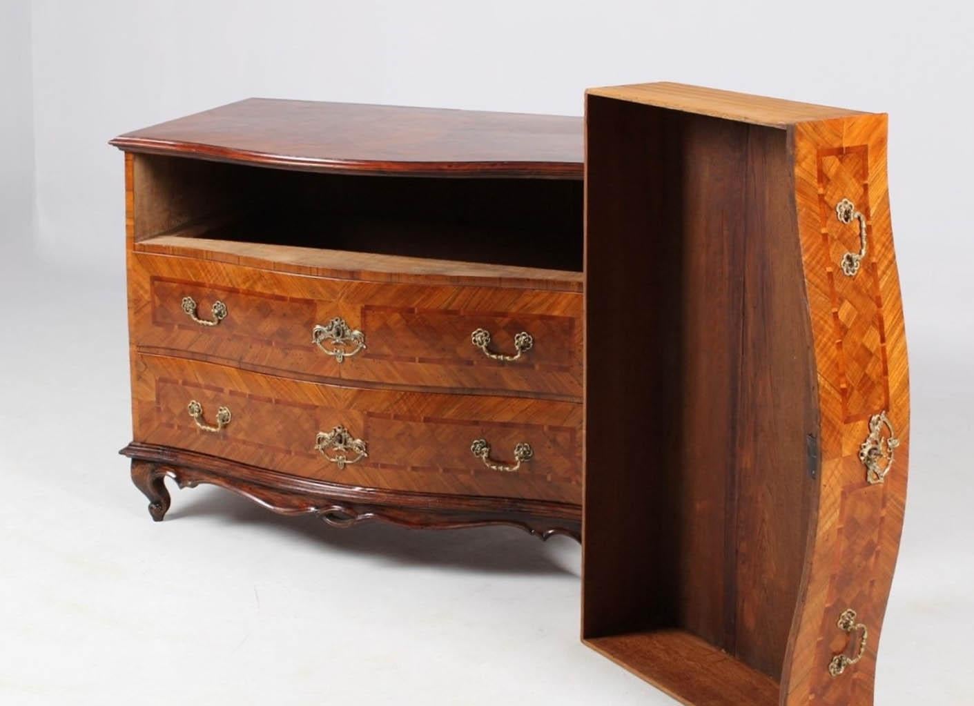 18th Century German Baroque Chest of Drawers, Commode, Walnut, circa 1760-1770 9