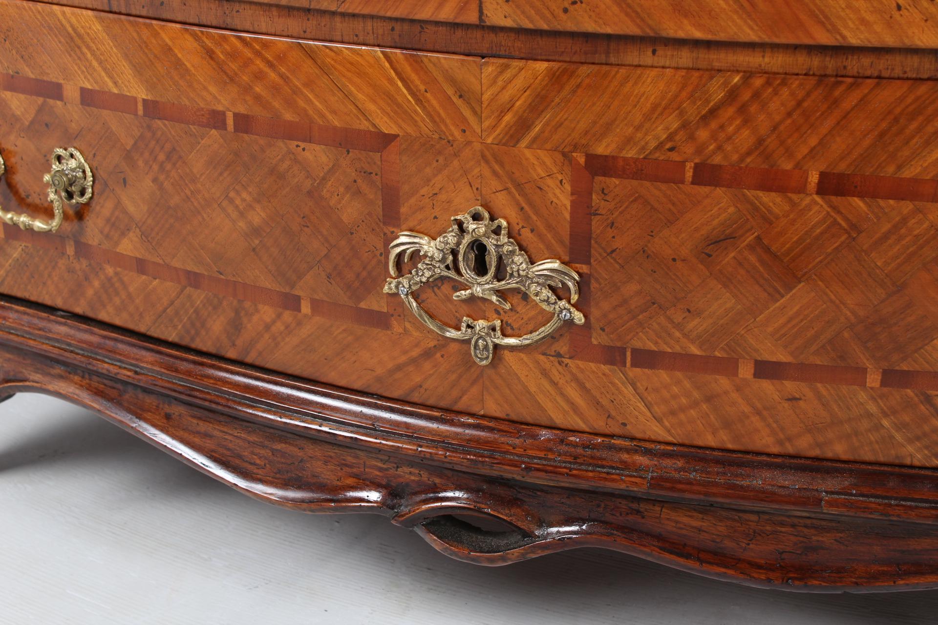 18th Century German Baroque Chest of Drawers, Commode, Walnut, circa 1760-1770 In Good Condition In Greven, DE