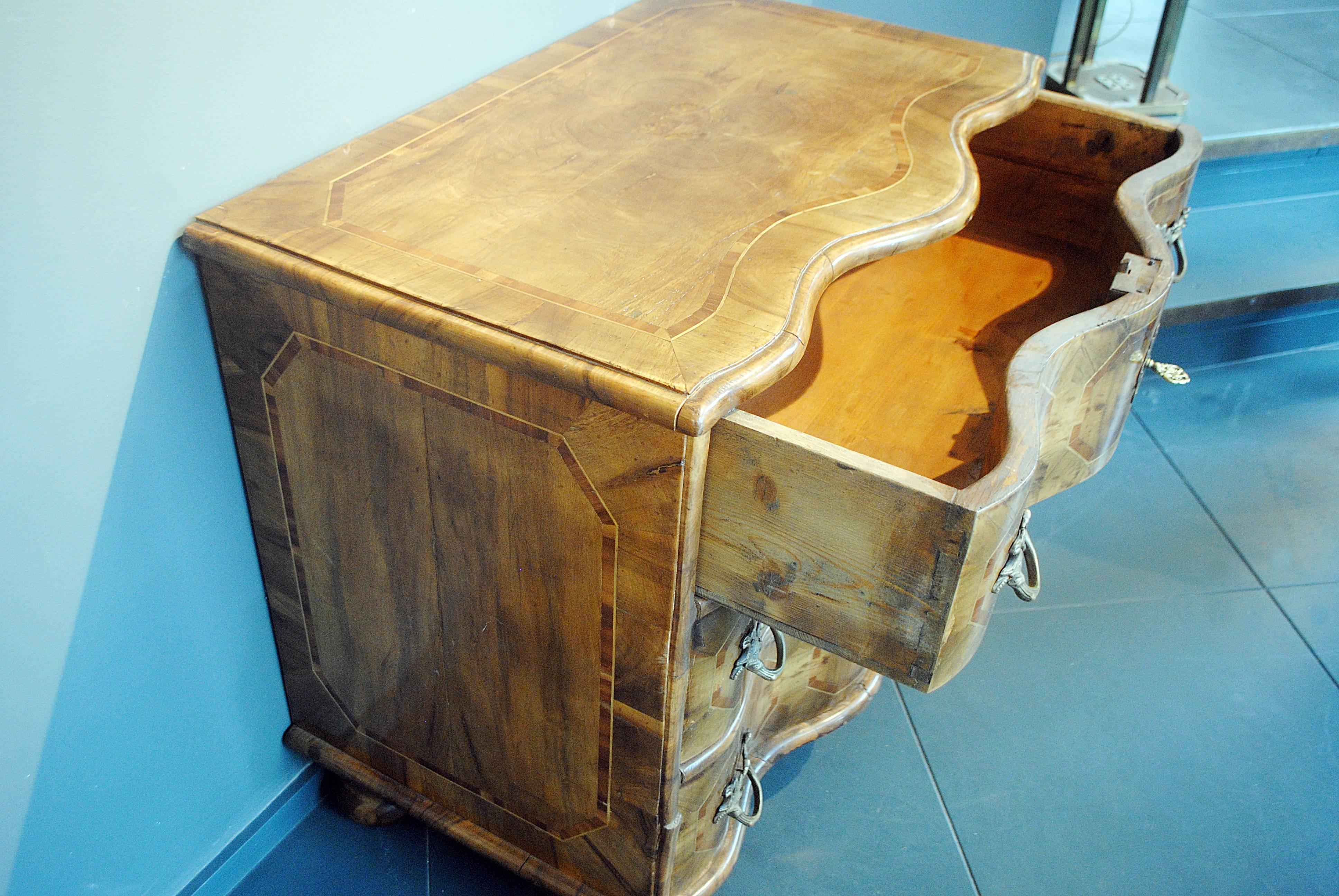 18th Century German Baroque Chest of Drawers, Walnut In Good Condition For Sale In Brussels, BE