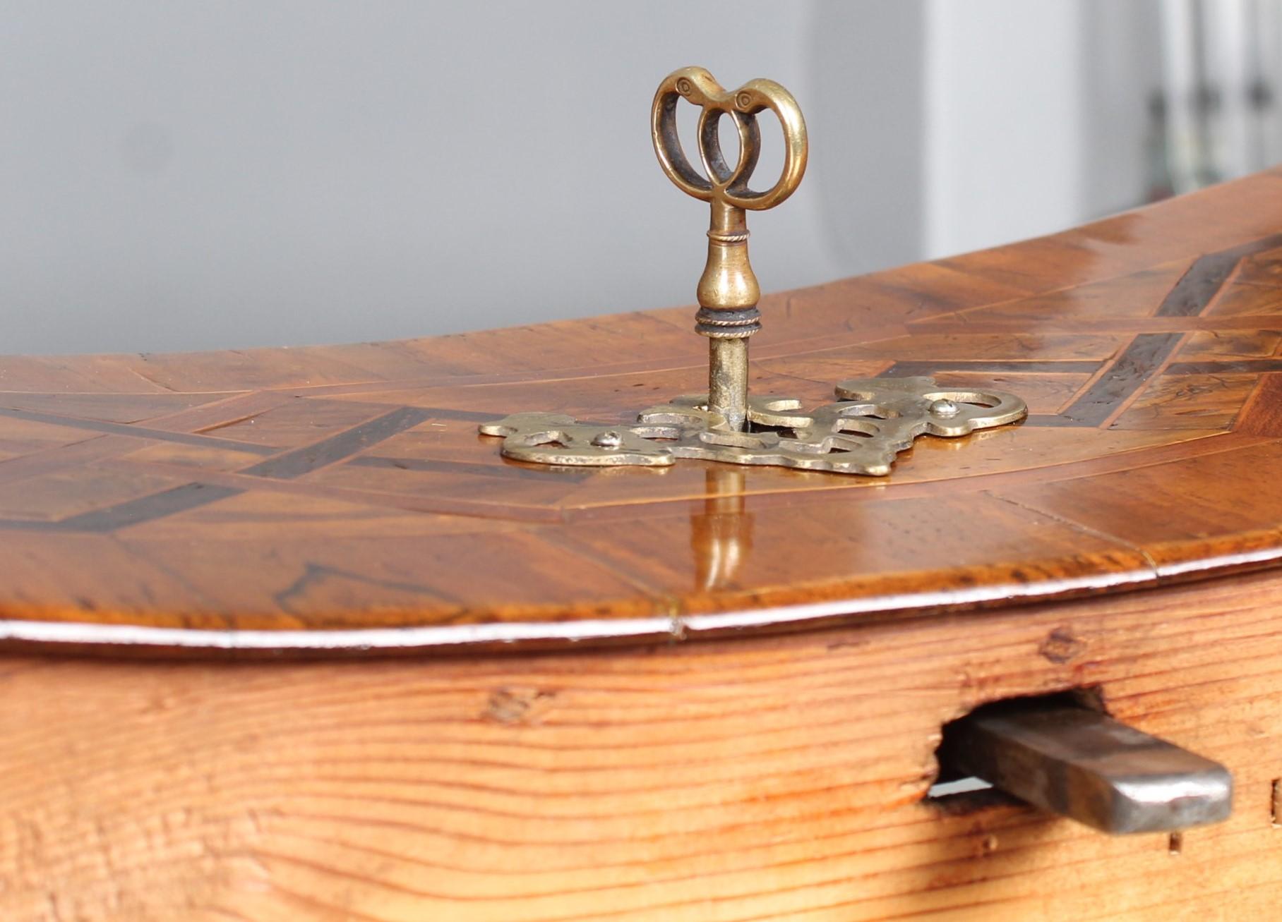 18th Century German Baroque Chest of Drawers with Fantastic Patina 12