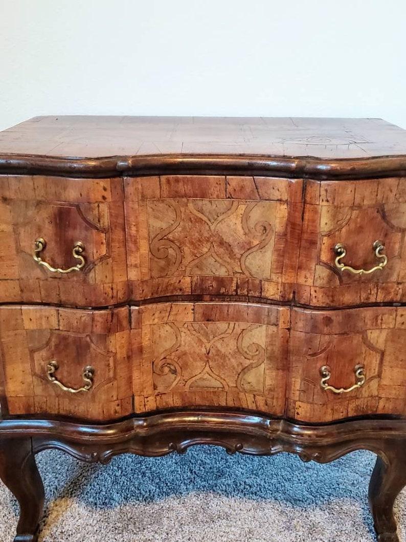 Marquetry 18th Century German Baroque Sauteuse Commode For Sale