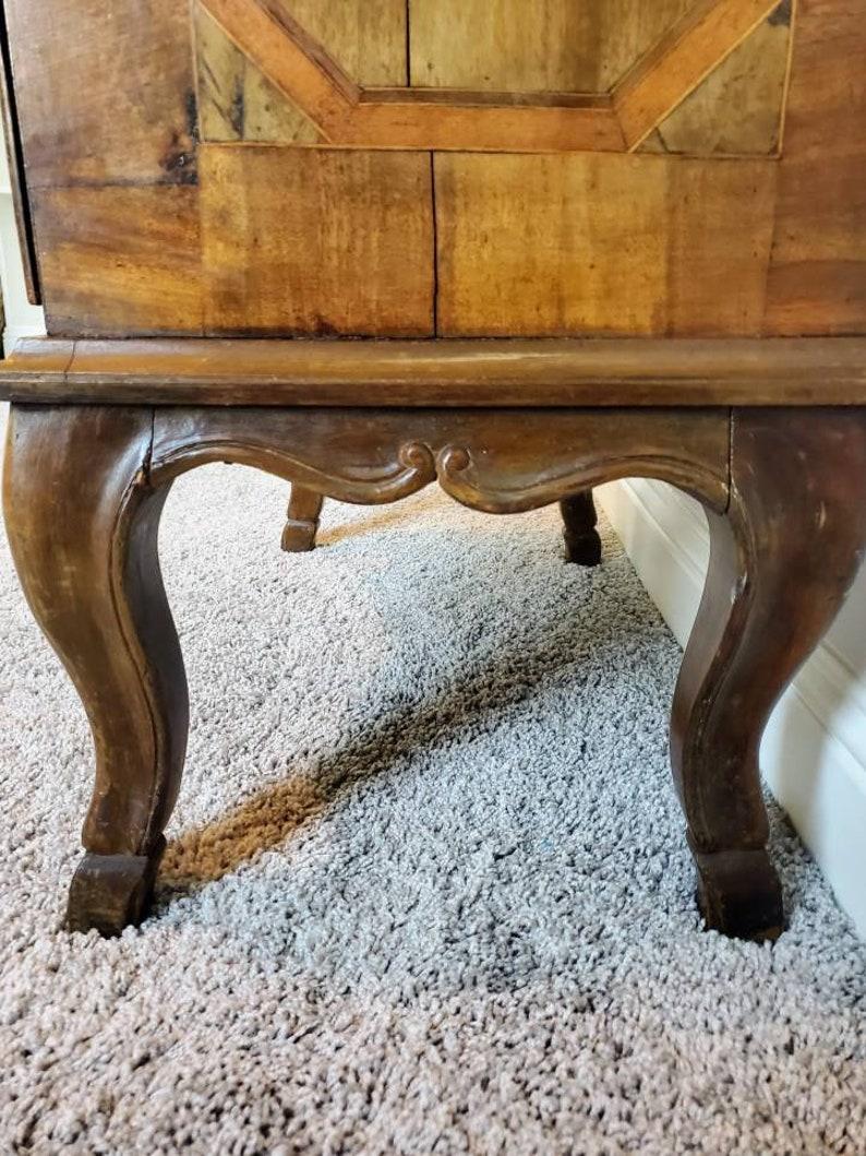 Commode sauteuse barocca tedesca del XVIII secolo in vendita 1