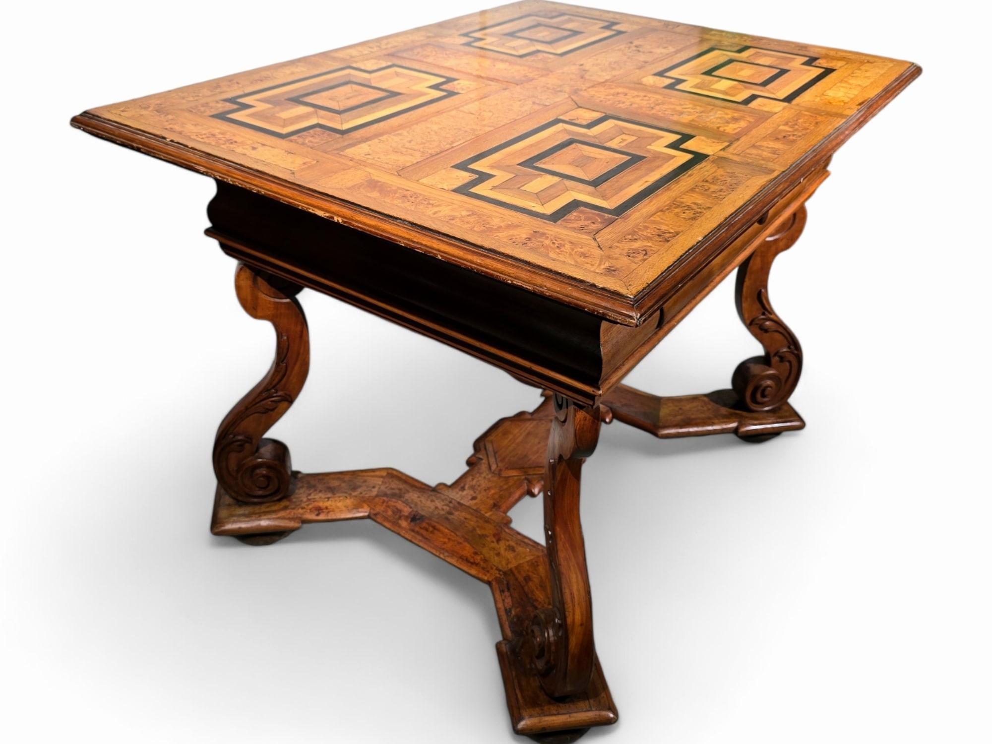 Mesa barroca alemana del siglo XVIII en venta 5