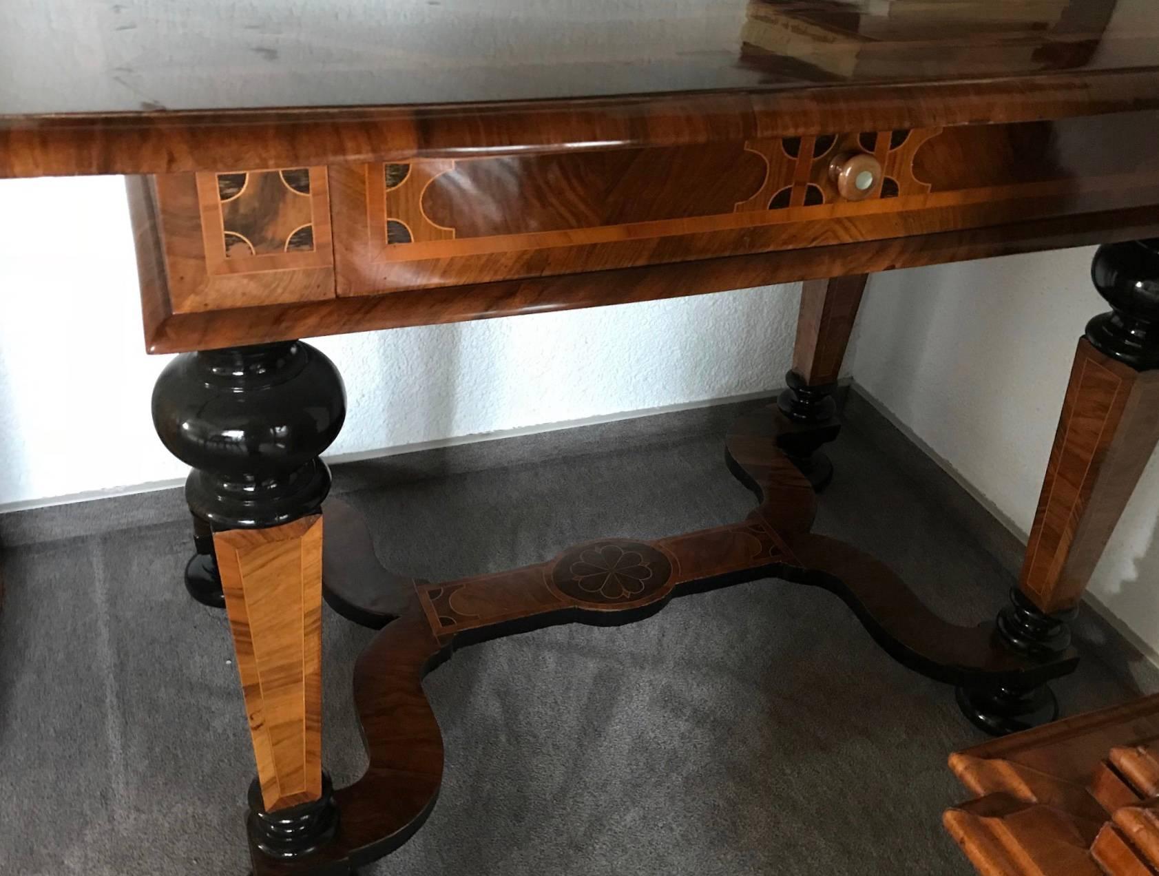 Placage Table baroque allemande du XVIIIe siècle en vente