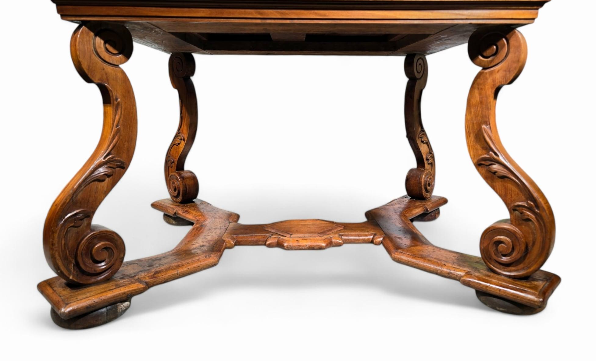 Mesa barroca alemana del siglo XVIII en venta 1
