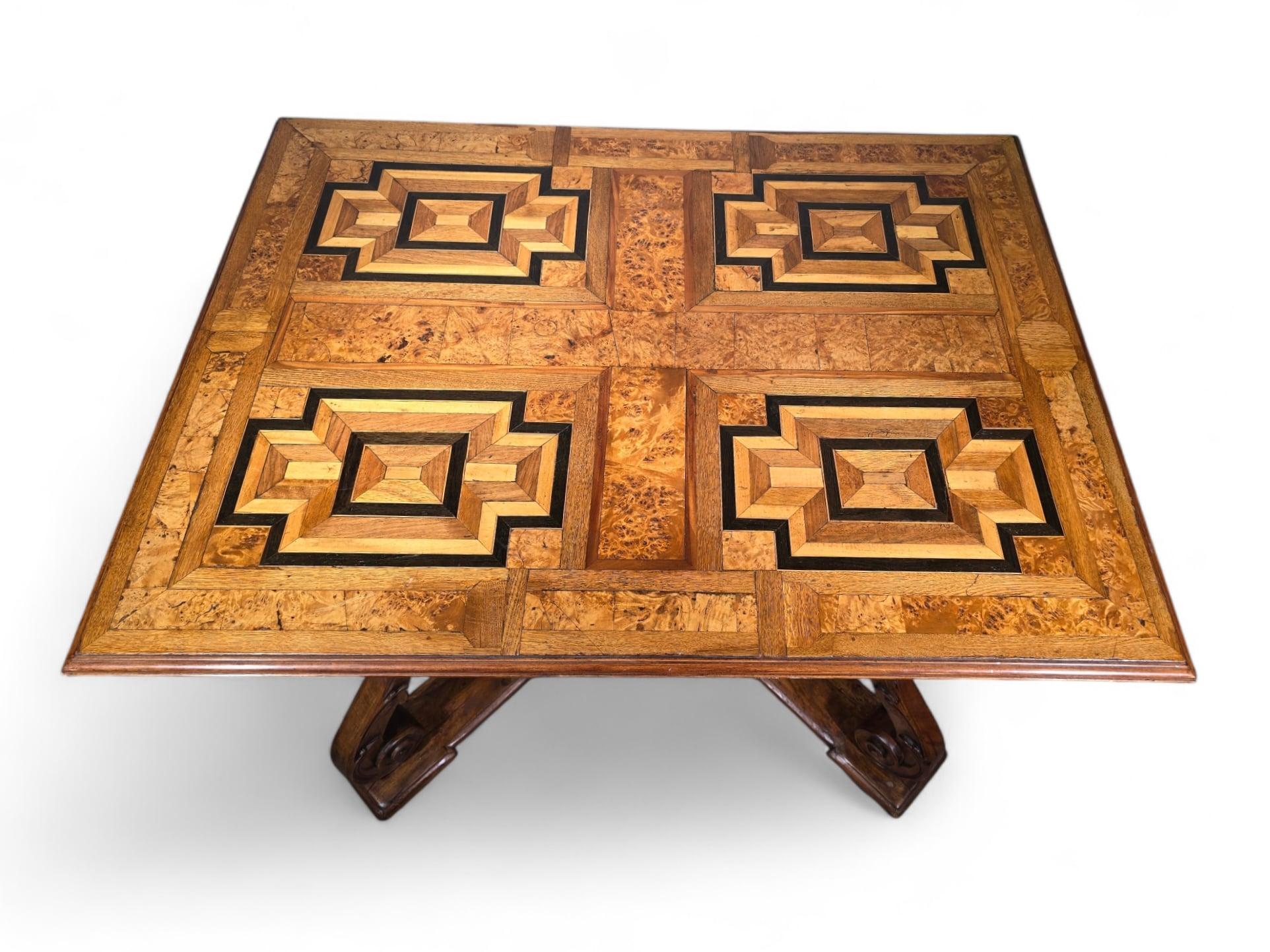 Mesa barroca alemana del siglo XVIII en venta 2