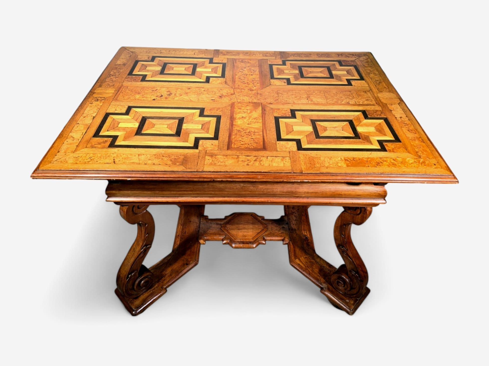 Mesa barroca alemana del siglo XVIII en venta 3