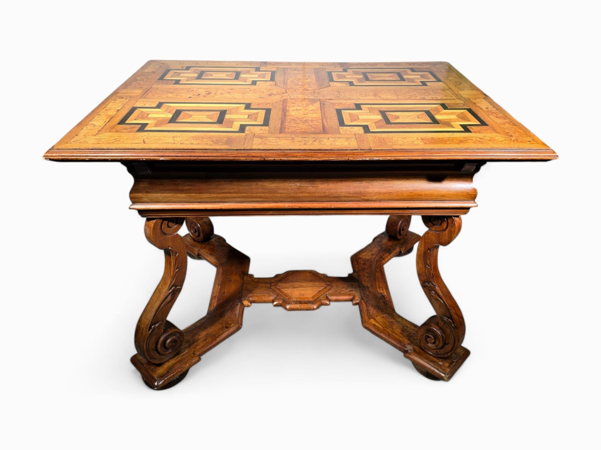 Mesa barroca alemana del siglo XVIII en venta 4