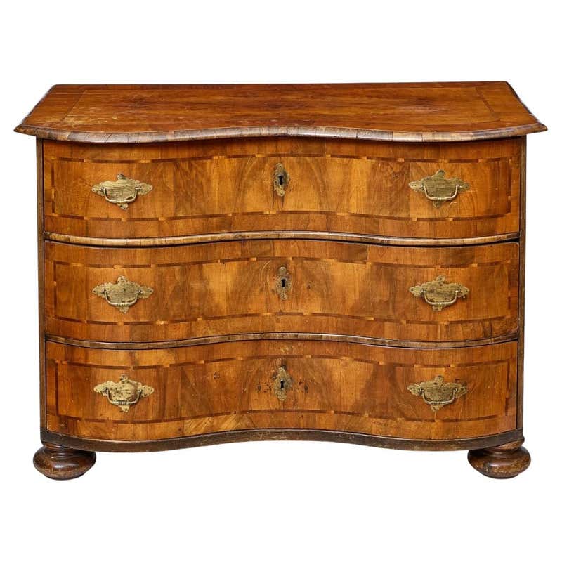 18th Century German Serpentine Commode For Sale at 1stDibs