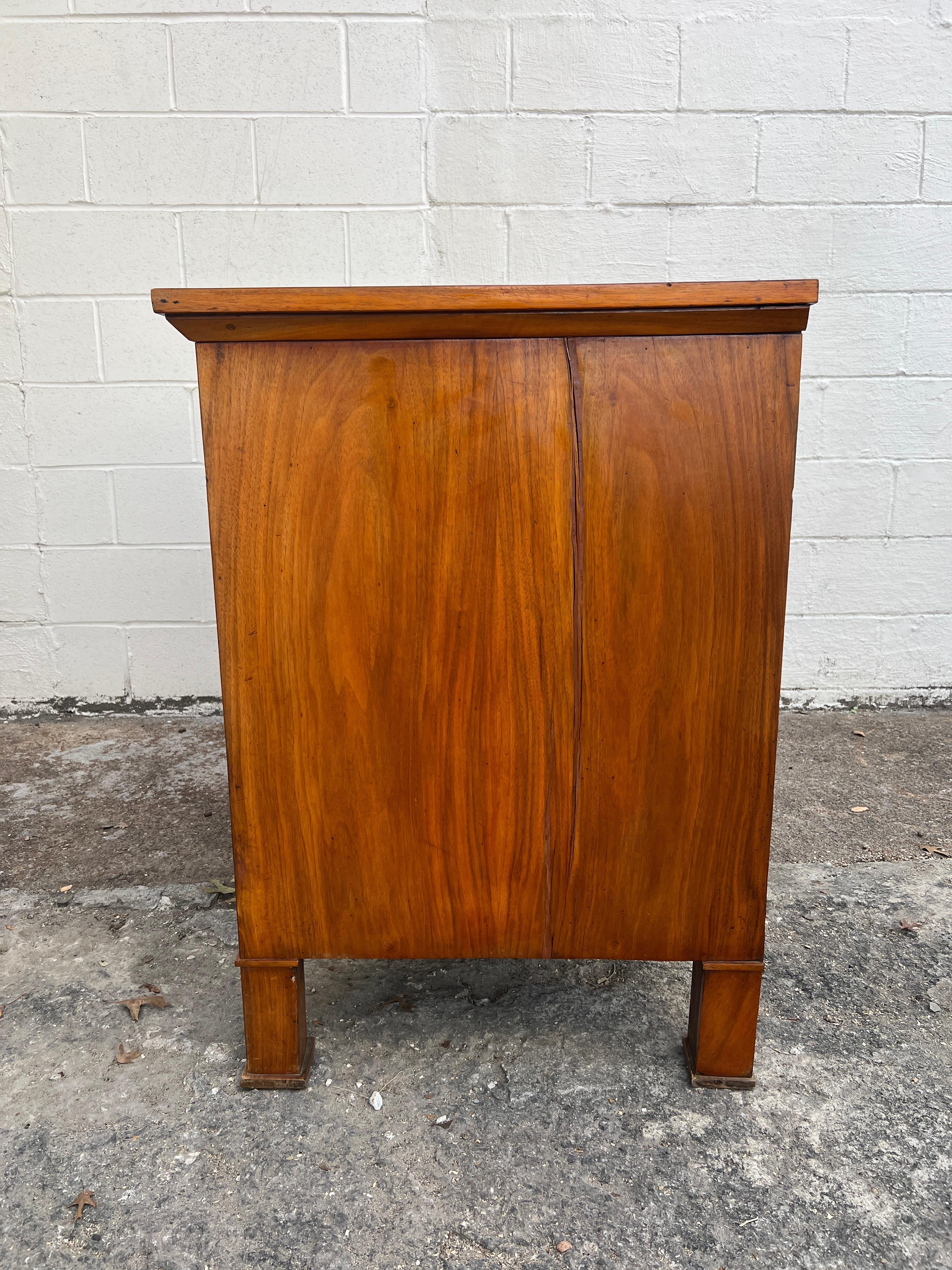 18th Century German Biedermeier Commode In condizioni discrete in vendita a Nashville, TN