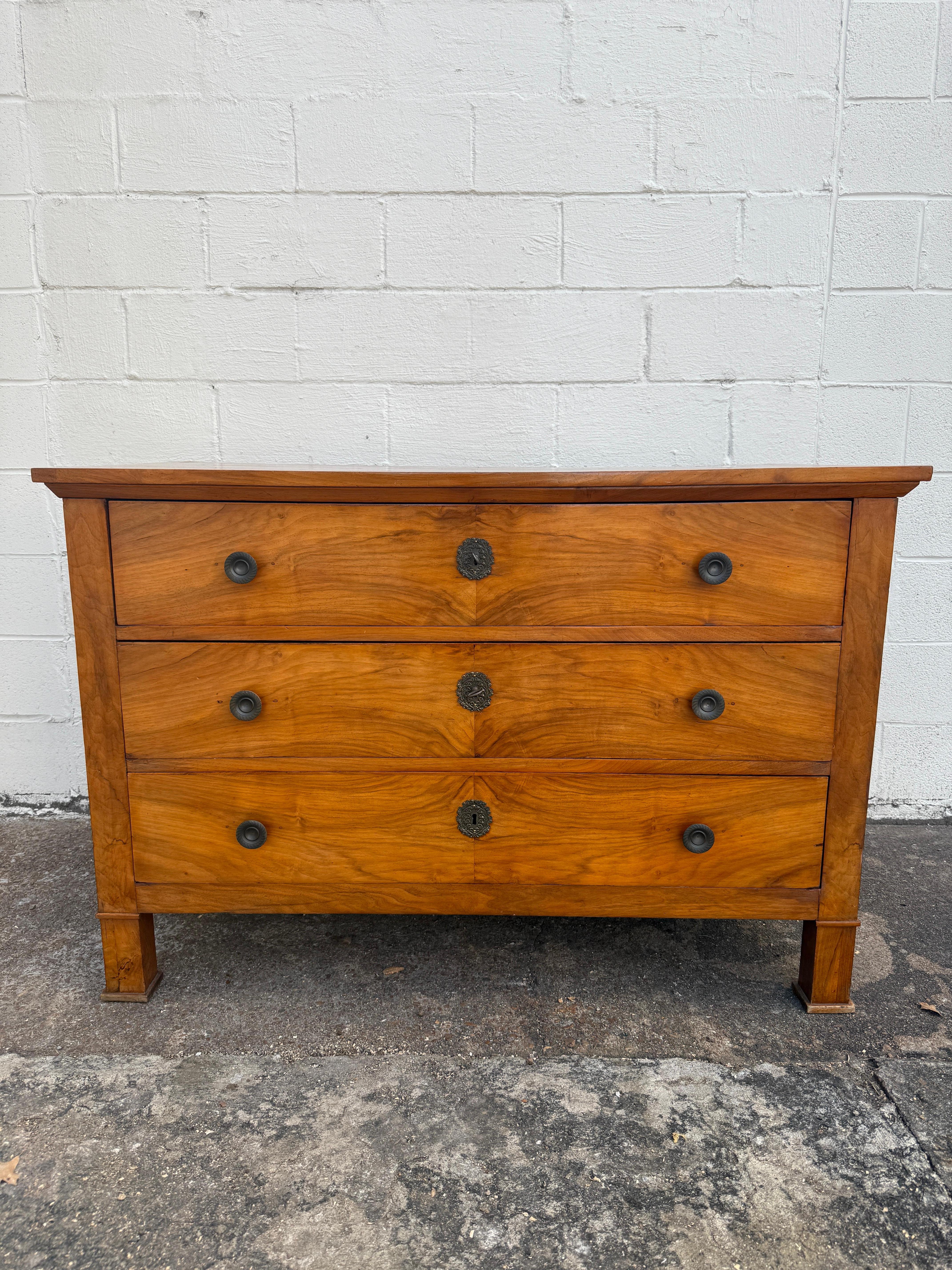 XIX secolo 18th Century German Biedermeier Commode in vendita