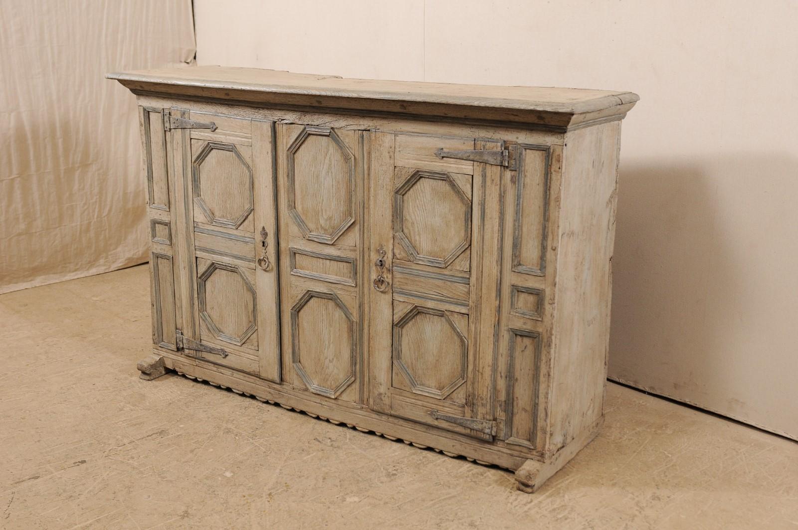 18th Century German Carved and Painted Wood Sideboard Cabinet (Geschnitzt)