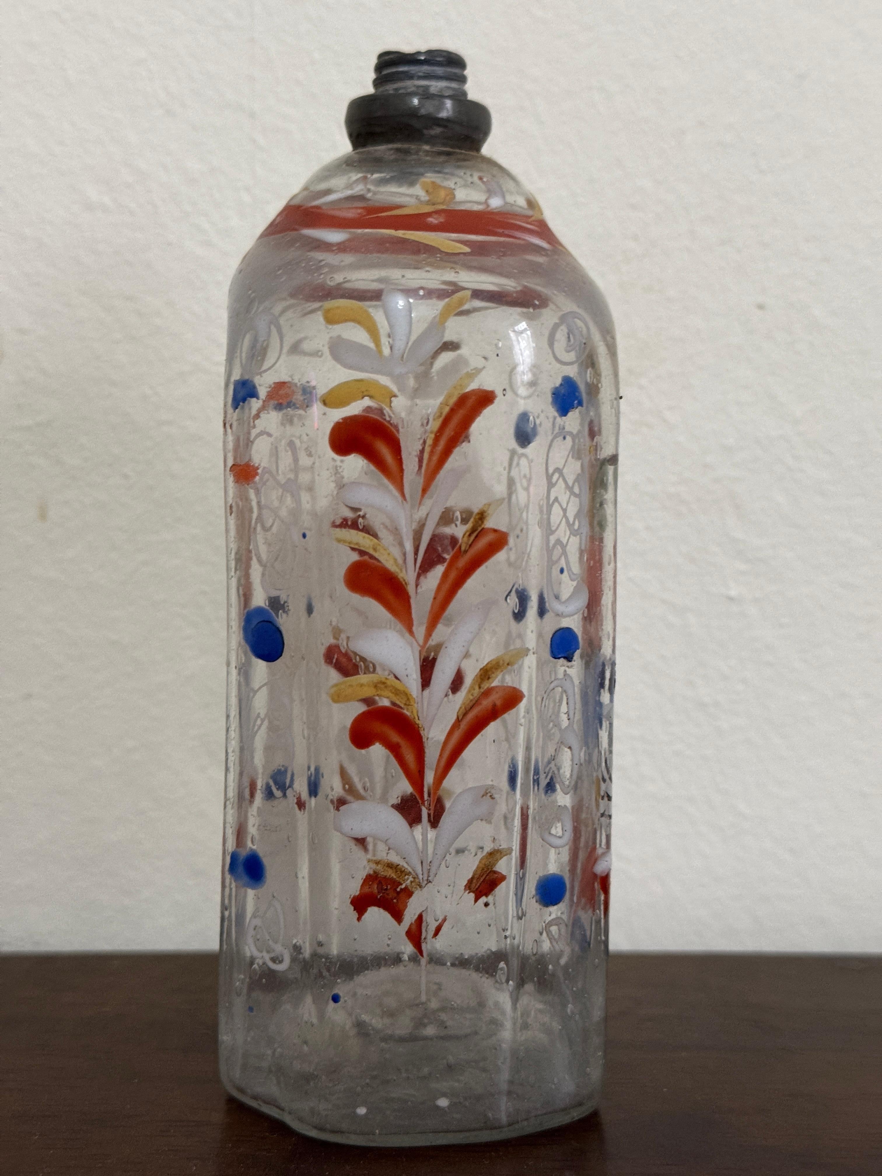 Tedesco Bottiglia decorata in vetro trasparente del XVIII secolo in vendita