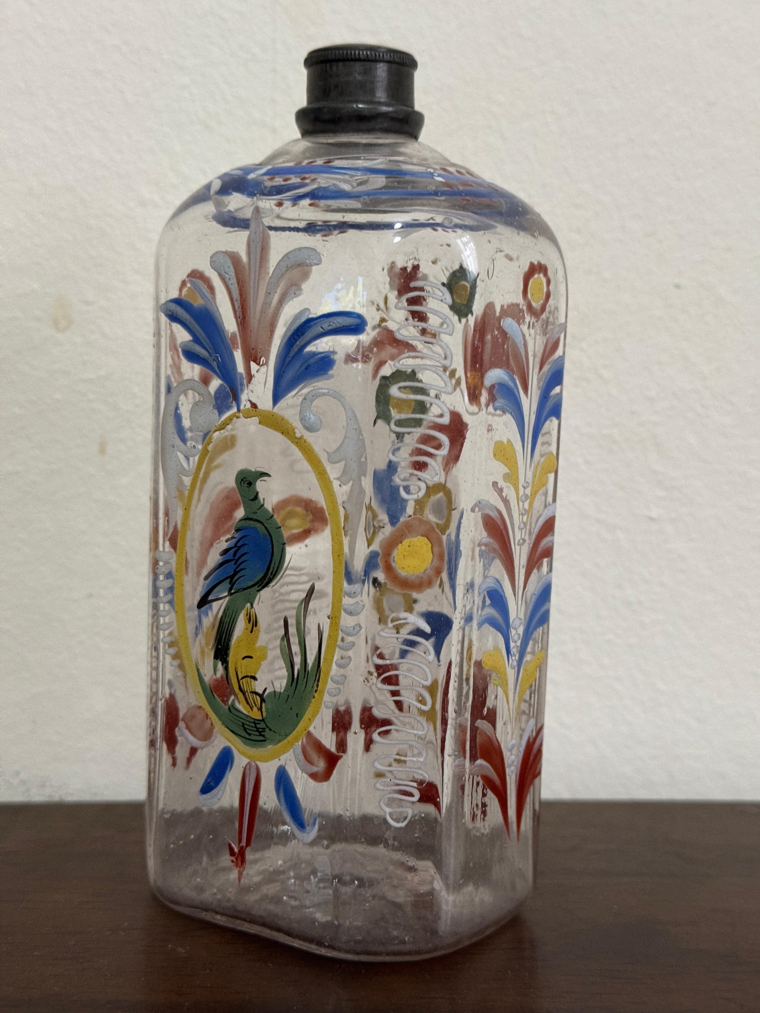 Fatto a mano Bottiglia decorata in vetro trasparente del XVIII secolo in vendita
