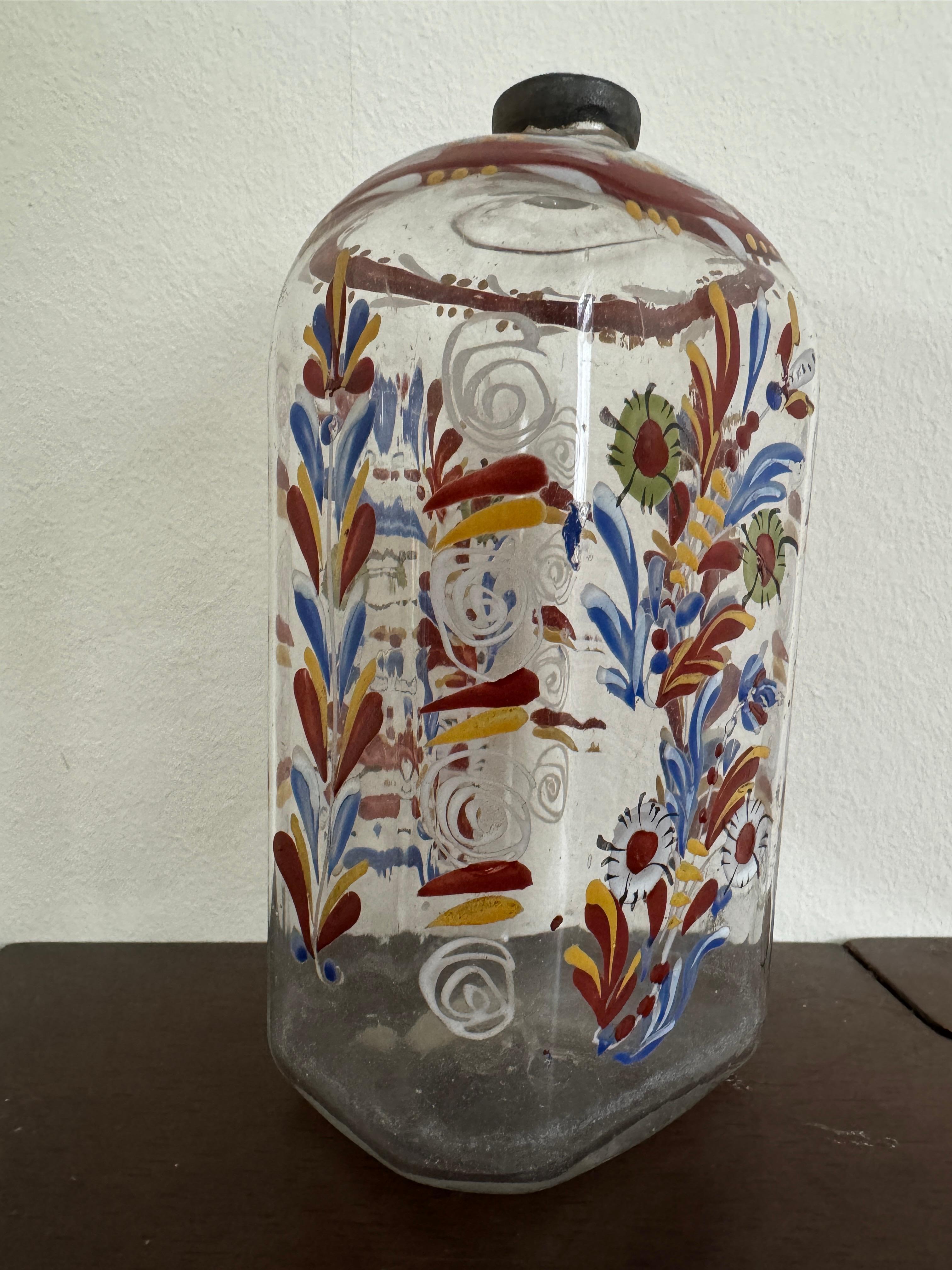Fino al XVIII secolo Bottiglia decorata in vetro trasparente del XVIII secolo in vendita