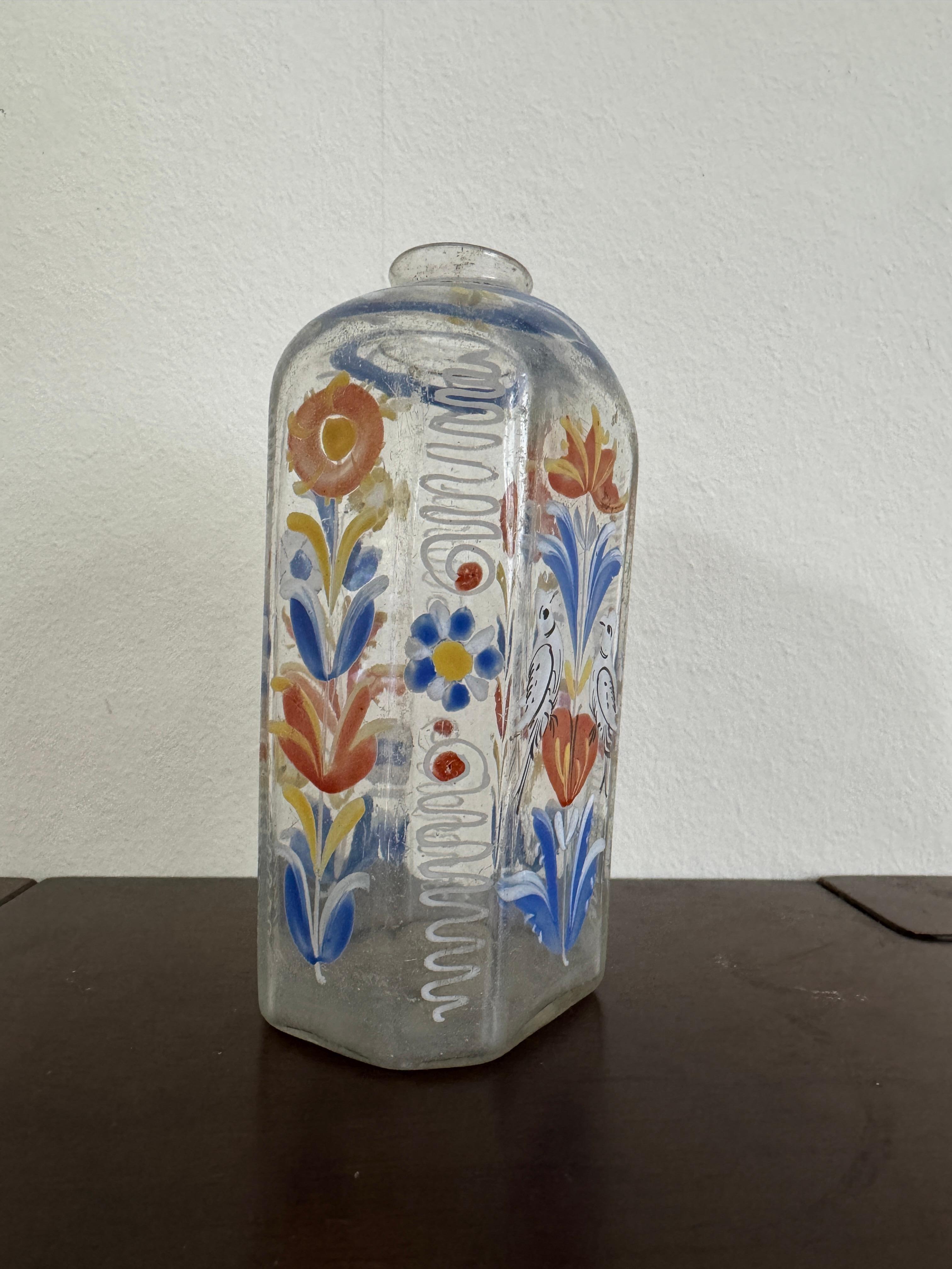 Bottiglia decorata in vetro trasparente del XVIII secolo in vendita 1
