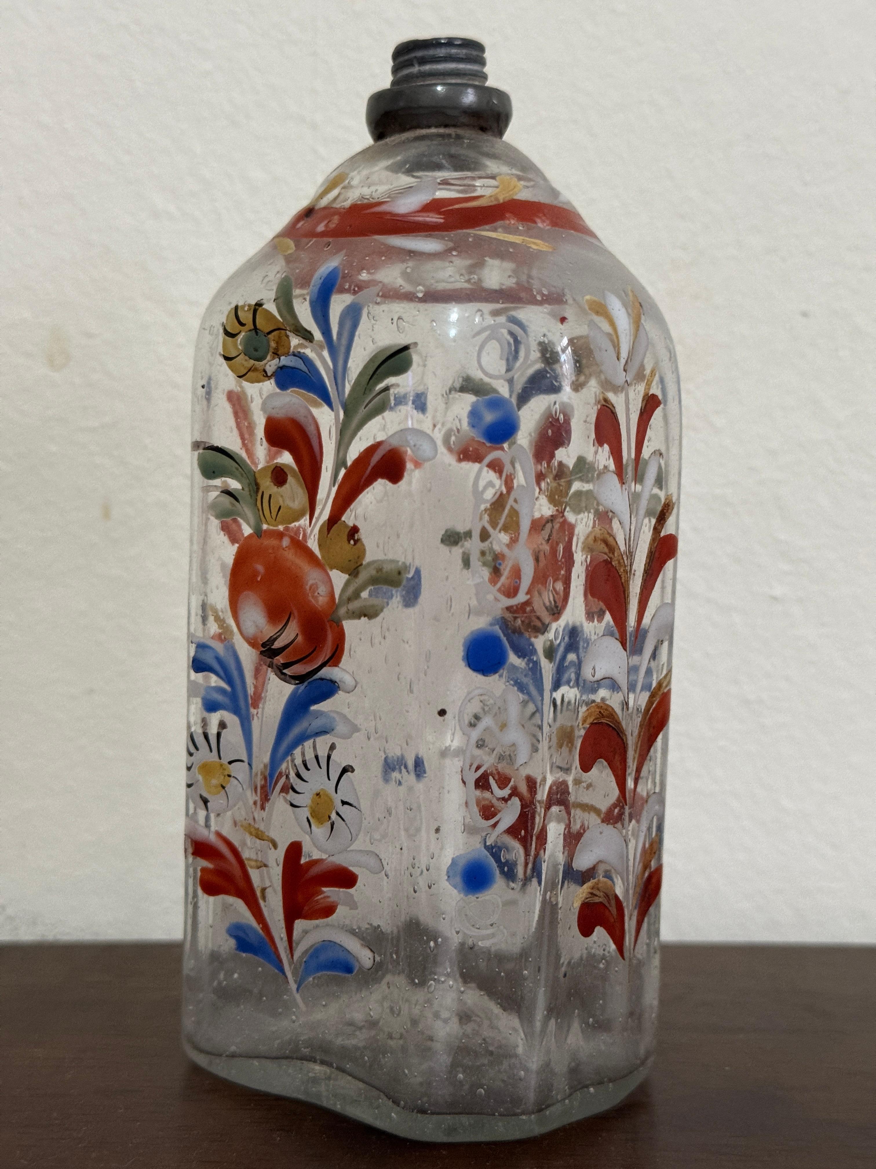 Bottiglia decorata in vetro trasparente del XVIII secolo in vendita 1