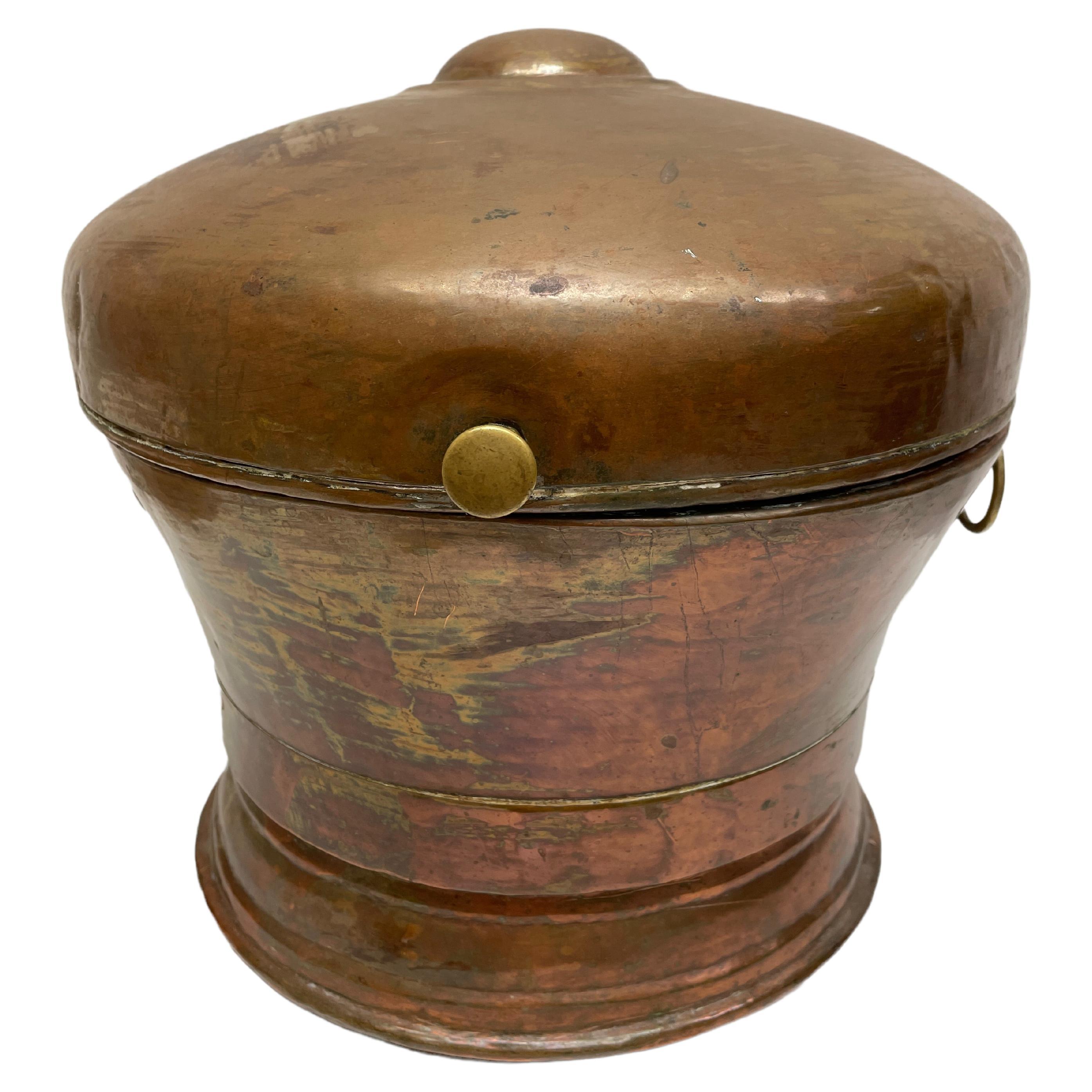 Boîte à pain allemande du 18ème siècle en cuivre et laiton martelé, outil de cuisine